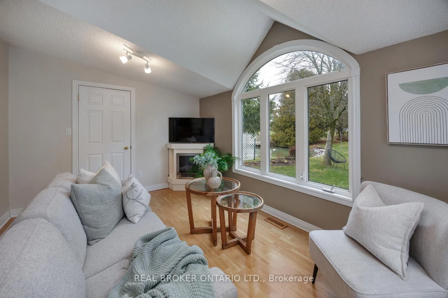 Photo 20 of 90 The Cove Road, Clarington, Bowmanville — HOMEH