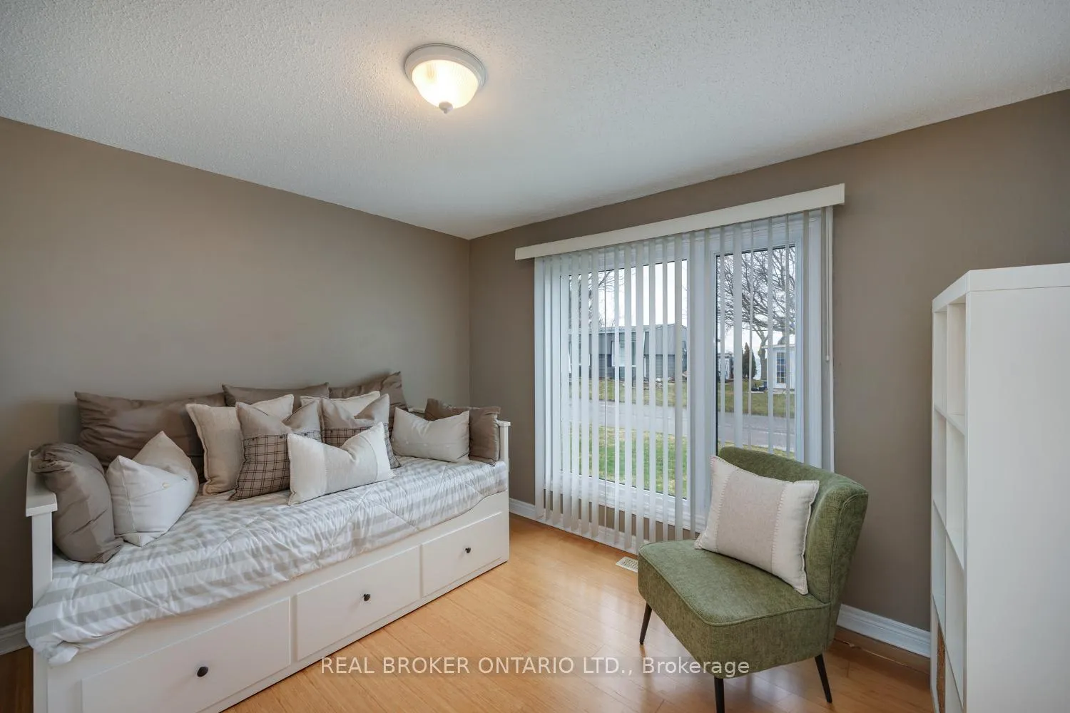 Photo 24 of 90 The Cove Road, Clarington, Bowmanville — HOMEH