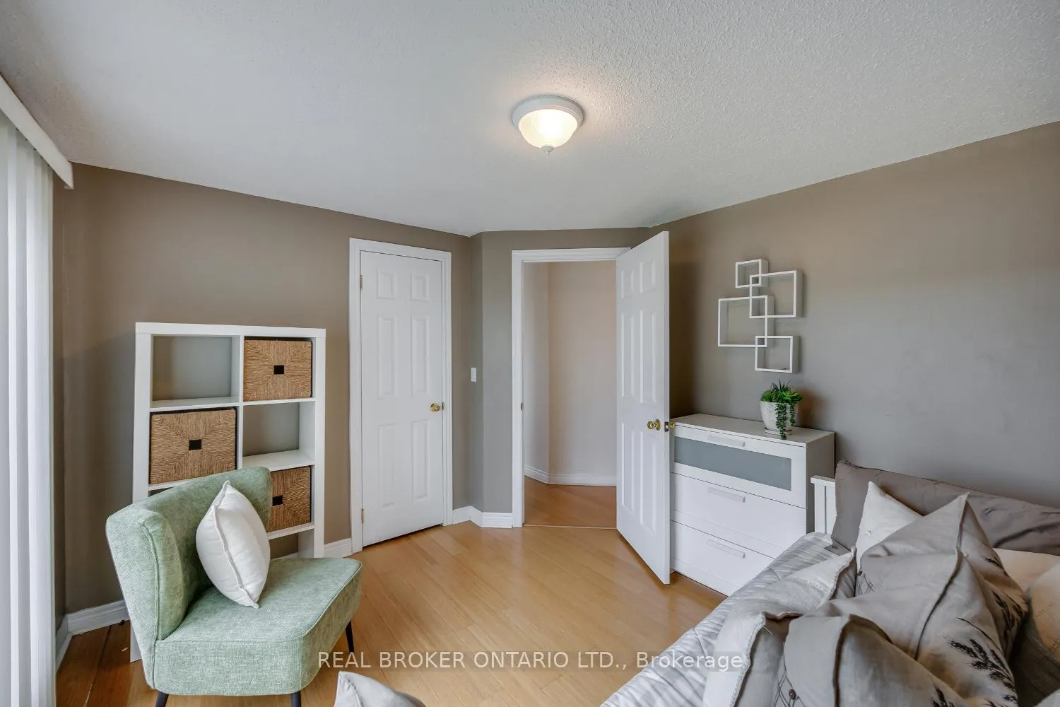 Photo 25 of 90 The Cove Road, Clarington, Bowmanville — HOMEH