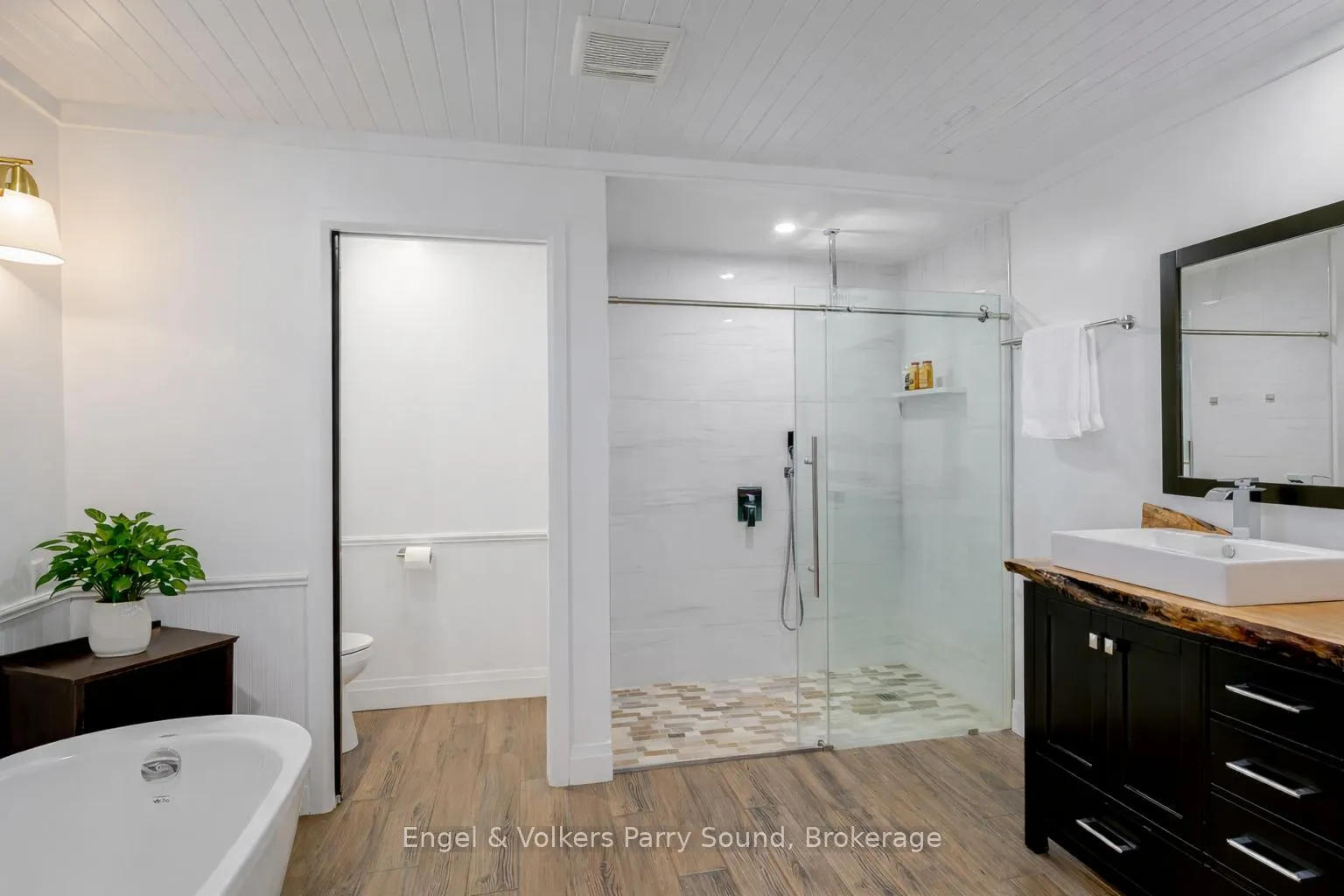 Photo 28 of 49 Regency Drive, Seguin — HOMEH