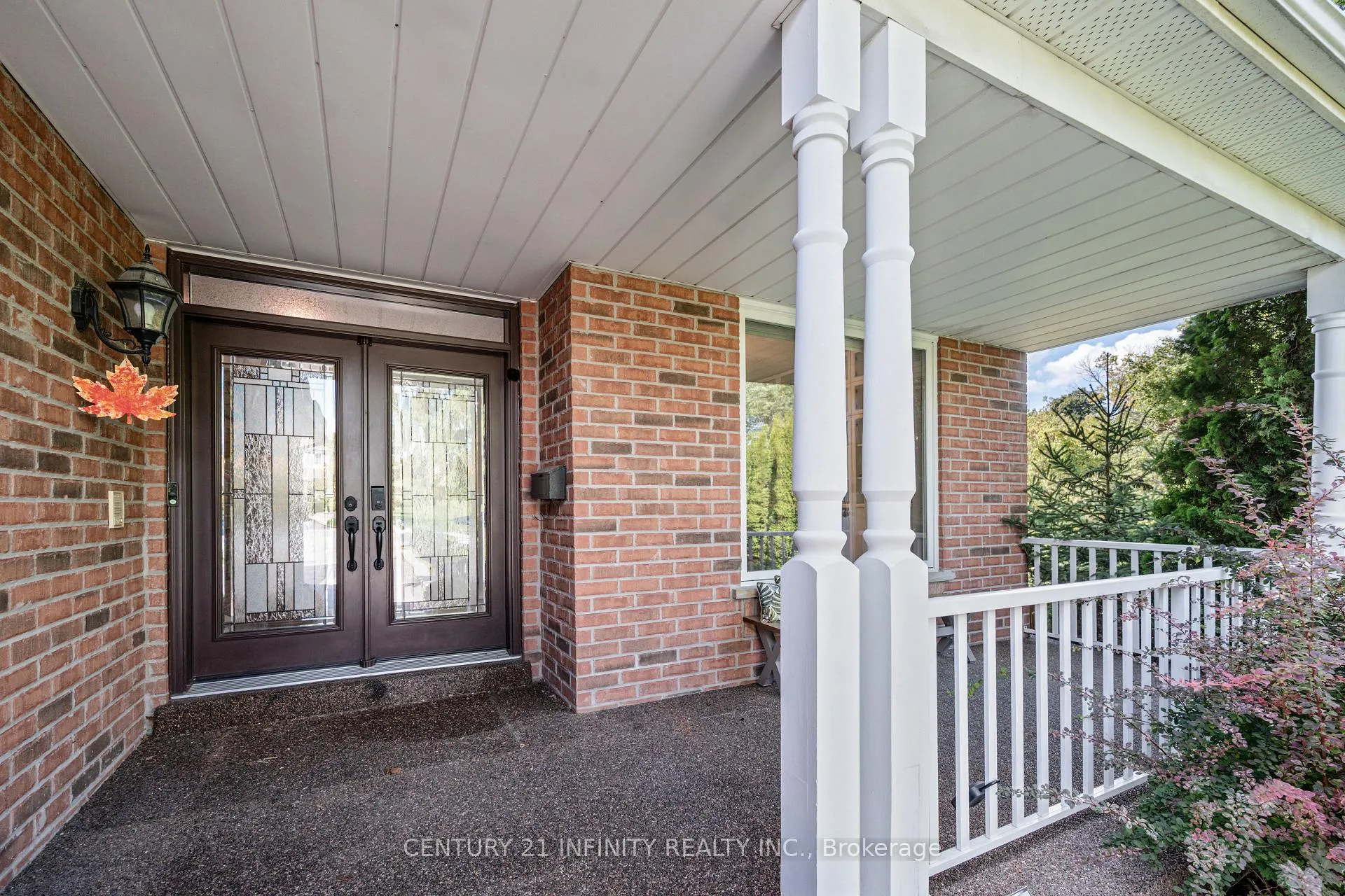Photo 3 of 973 Mountview Court, Oshawa, Pinecrest — HOMEH