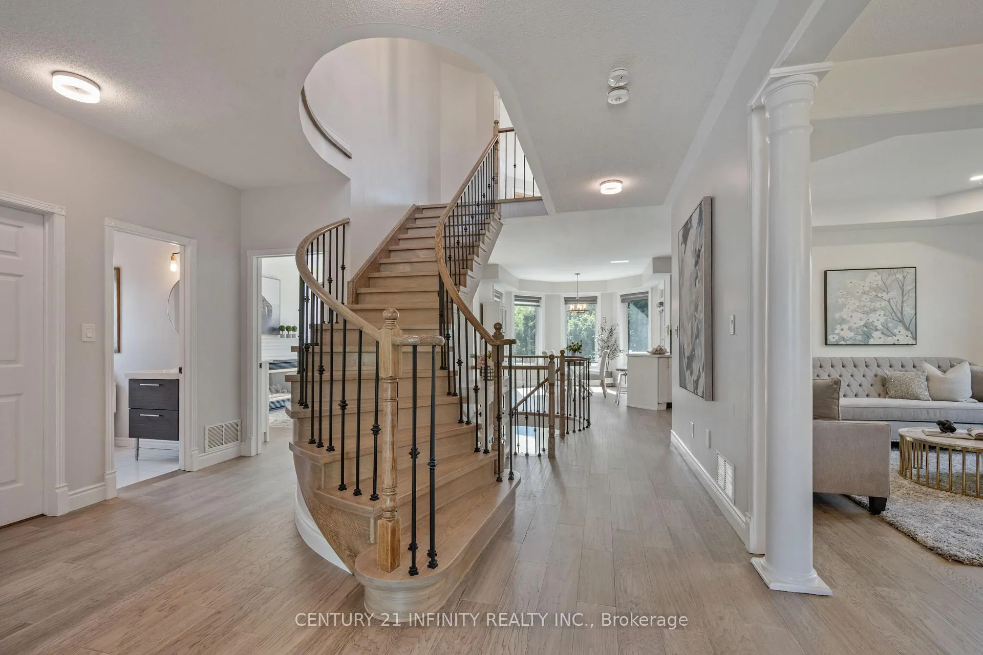 Photo 5 of 973 Mountview Court, Oshawa, Pinecrest — HOMEH