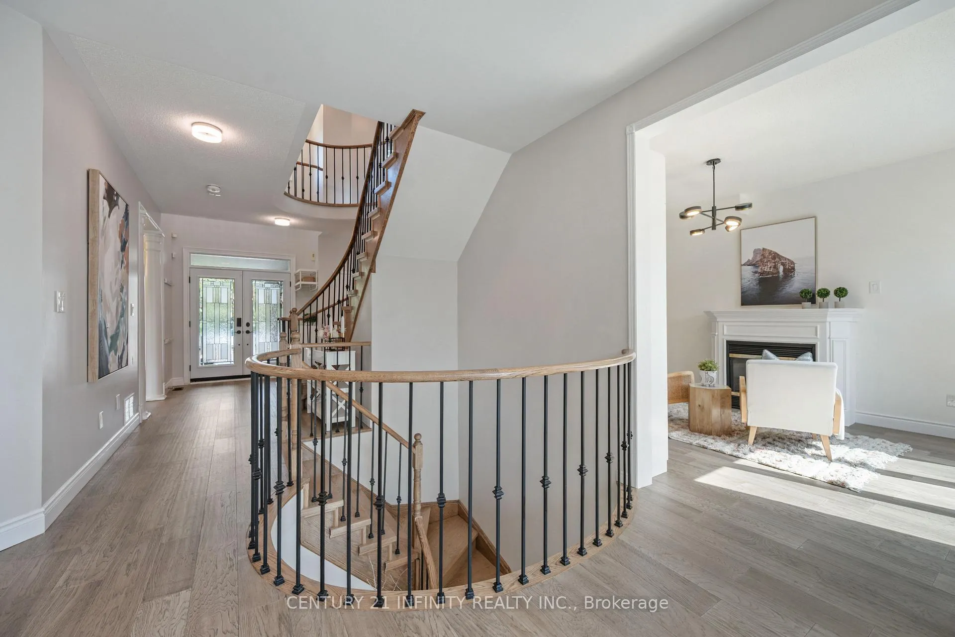 Photo 10 of 973 Mountview Court, Oshawa, Pinecrest — HOMEH
