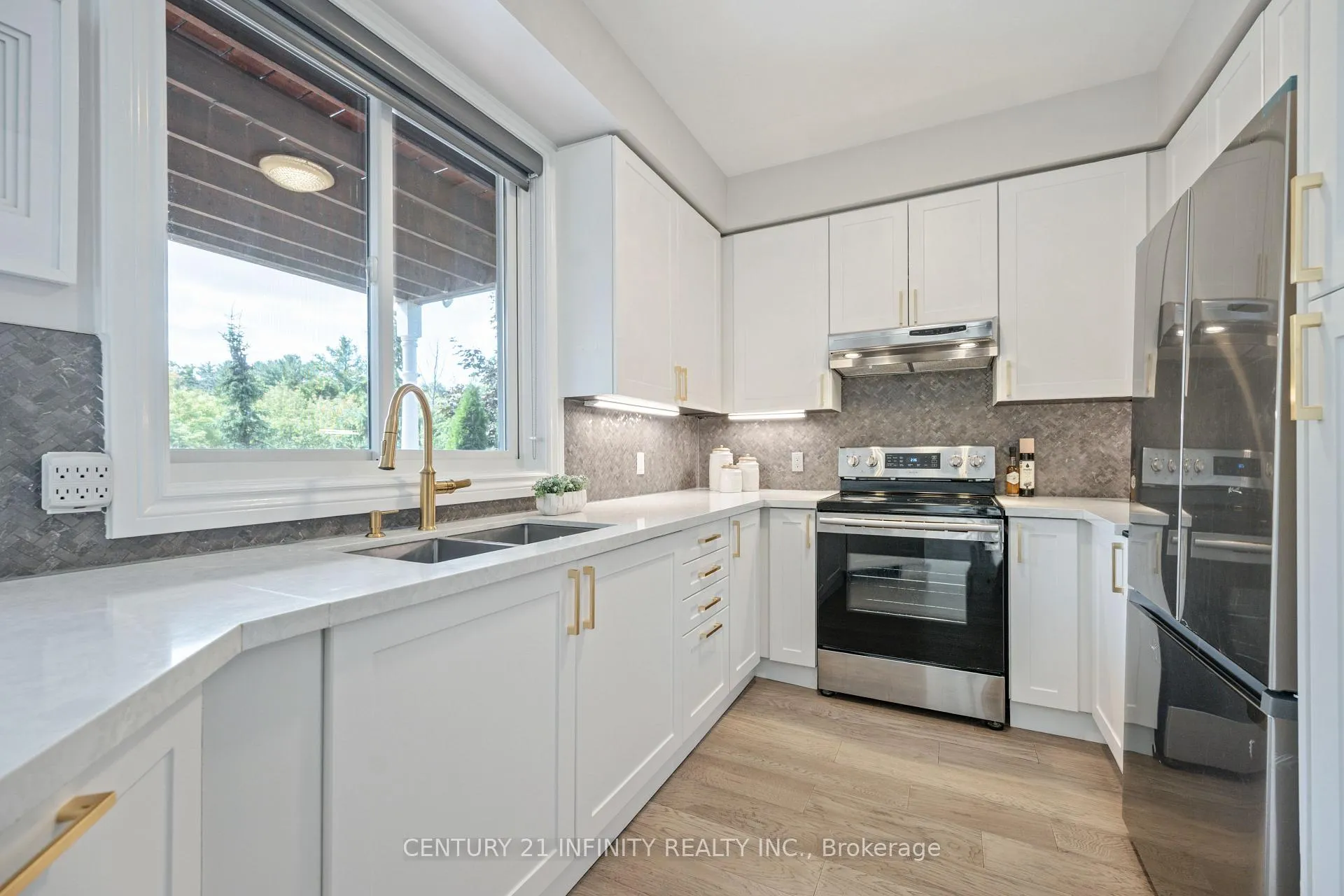 Photo 13 of 973 Mountview Court, Oshawa, Pinecrest — HOMEH