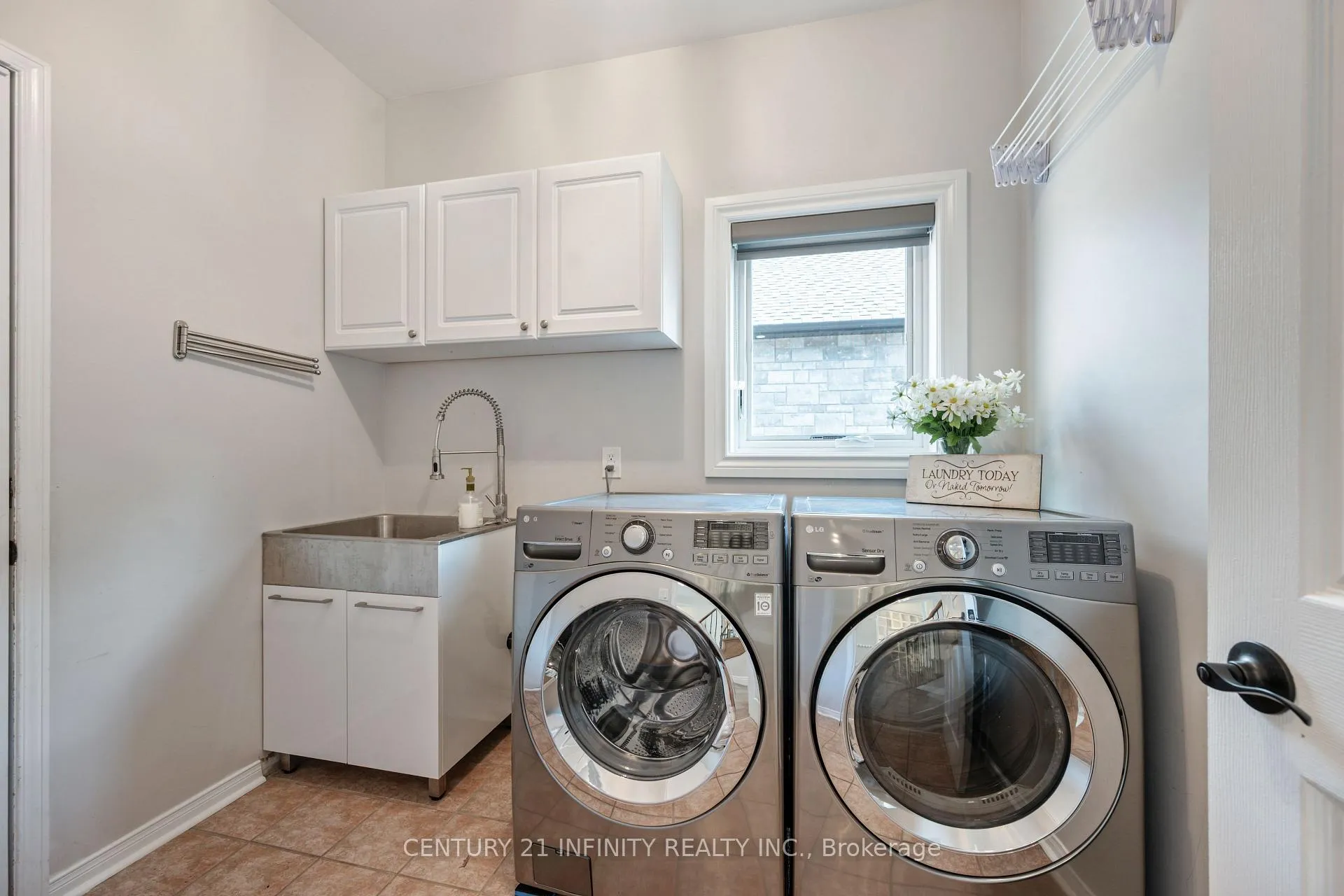 Photo 19 of 973 Mountview Court, Oshawa, Pinecrest — HOMEH
