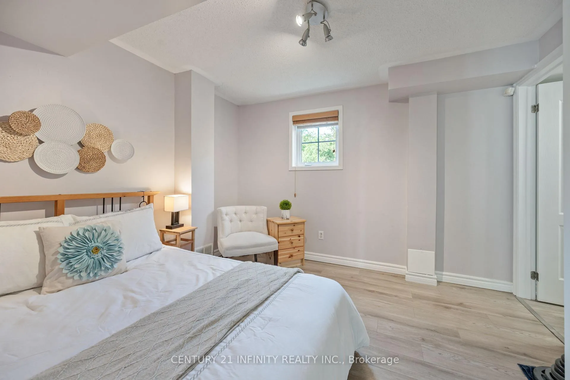 Photo 38 of 973 Mountview Court, Oshawa, Pinecrest — HOMEH