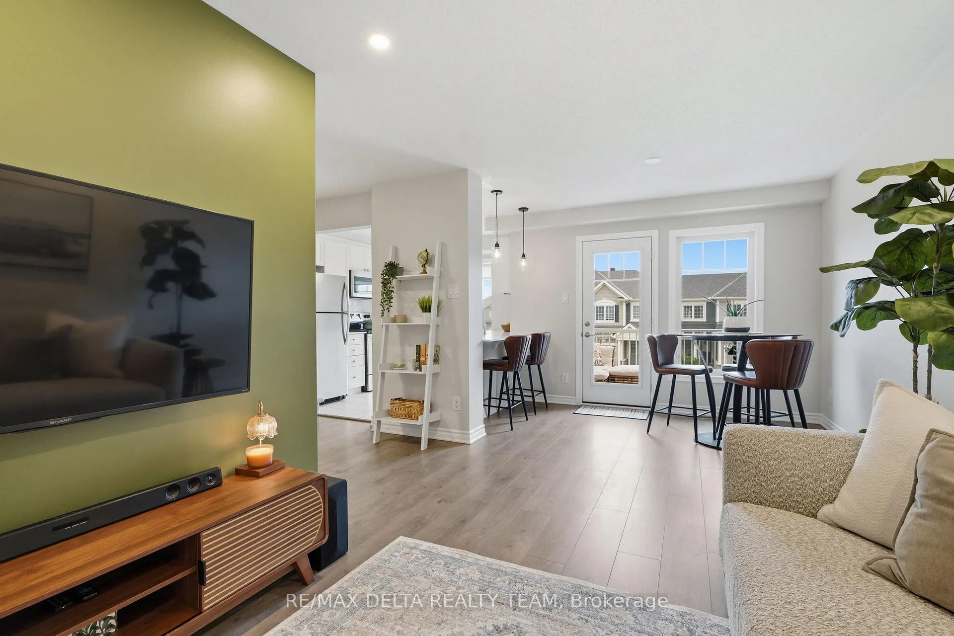 Photo 9 of 372 Willow Aster Circle, Ottawa, Avalon West — HOMEH