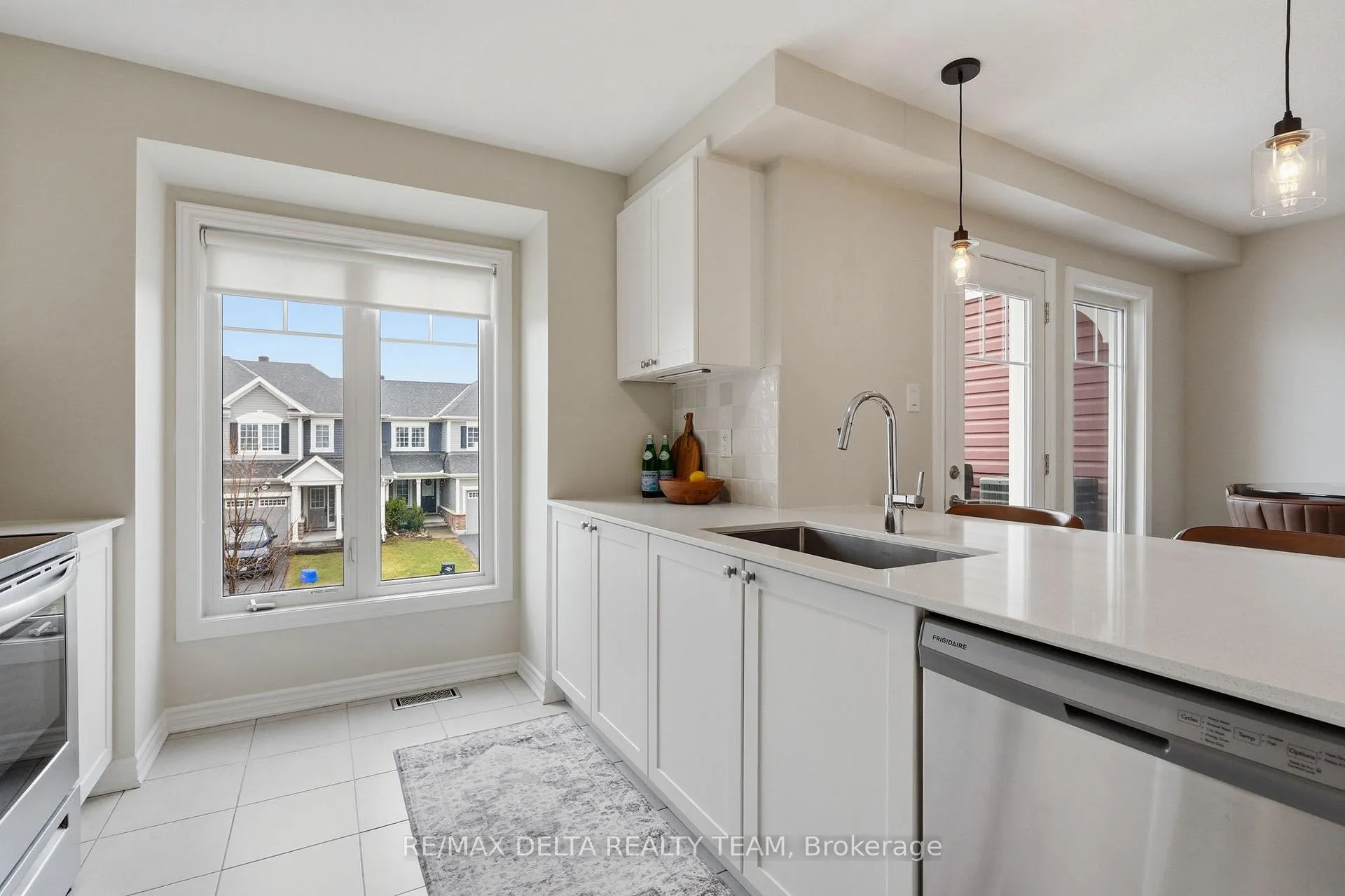 Photo 16 of 372 Willow Aster Circle, Ottawa, Avalon West — HOMEH