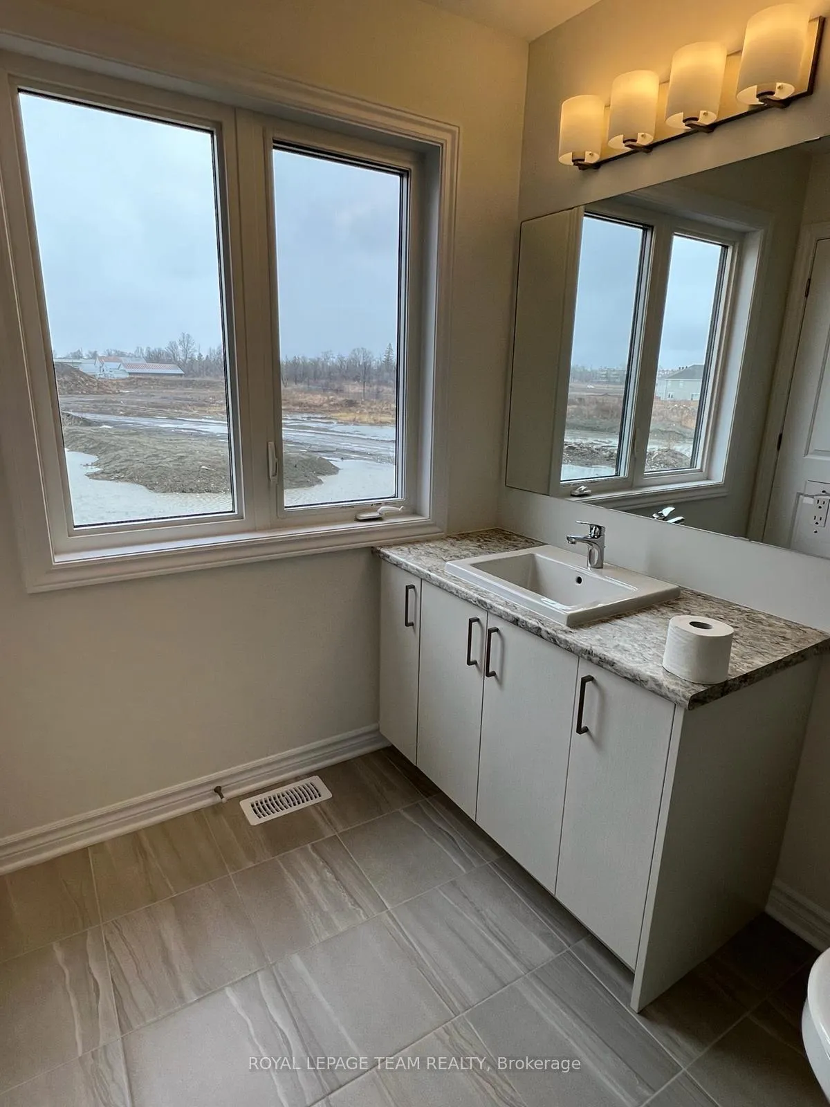 Photo 12 of 53 Chemin De Jargeau Road, Ottawa, Chapel Hill South - Orleans Village — HOMEH