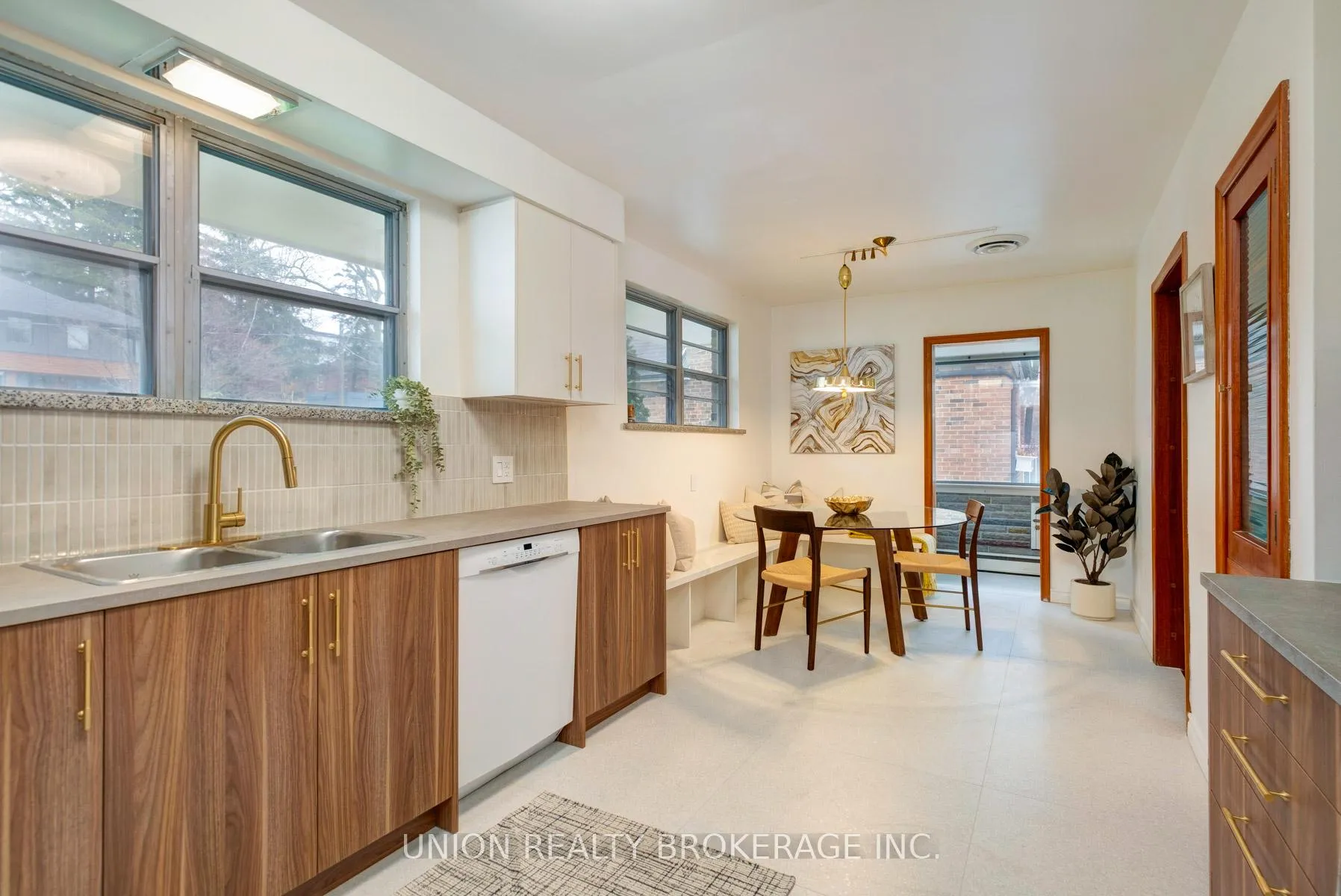 Photo 4 of 53 Long Crescent, Toronto, The Beaches — HOMEH