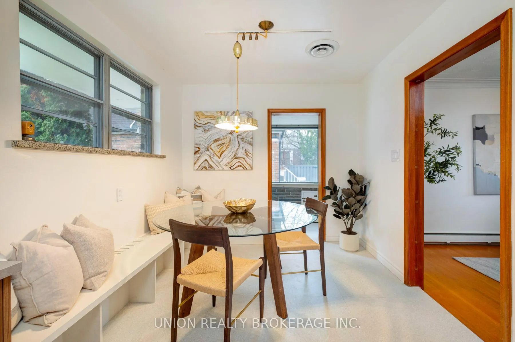Photo 5 of 53 Long Crescent, Toronto, The Beaches — HOMEH