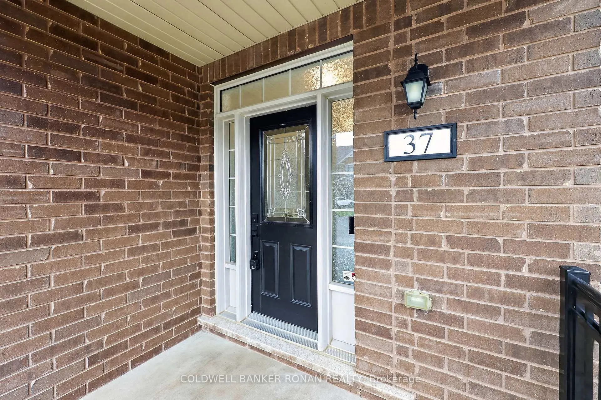 Photo 2 of 37 Donnan Drive, New Tecumseth, Tottenham — HOMEH