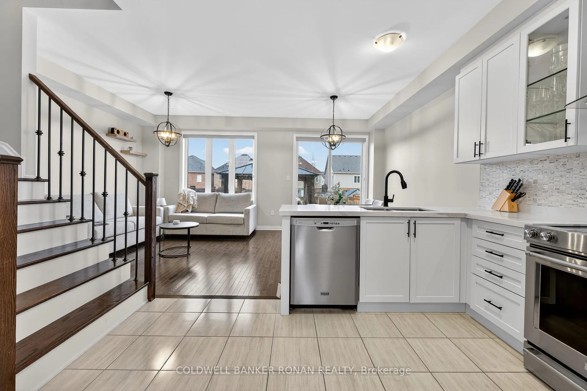 Photo 5 of 37 Donnan Drive, New Tecumseth, Tottenham — HOMEH