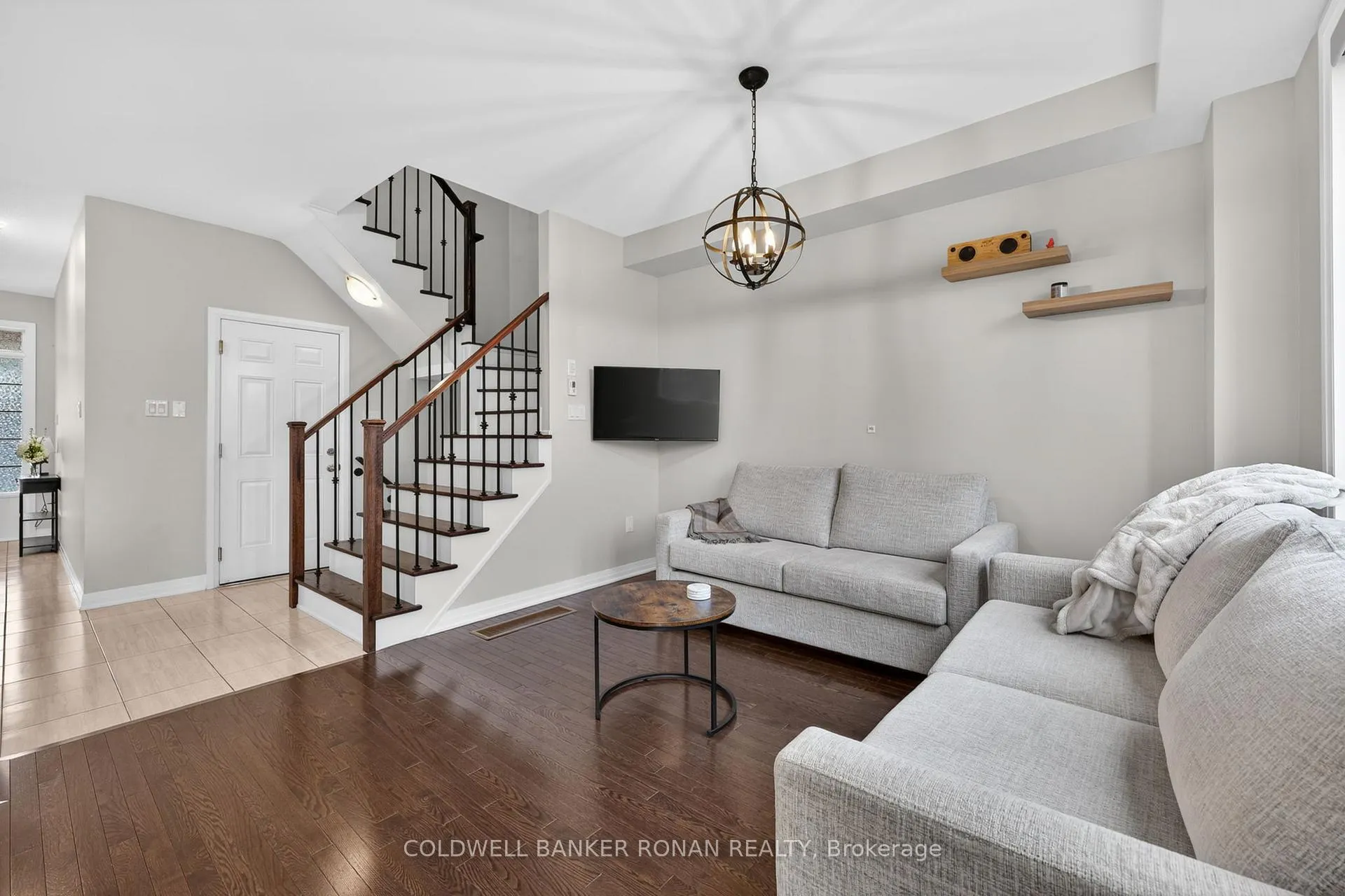 Photo 13 of 37 Donnan Drive, New Tecumseth, Tottenham — HOMEH