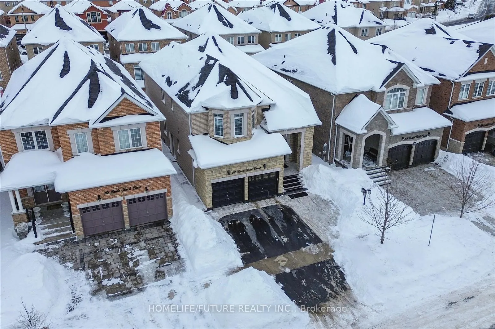 Photo 2 of 12 Castle Rock Court, Markham, Cedarwood — HOMEH
