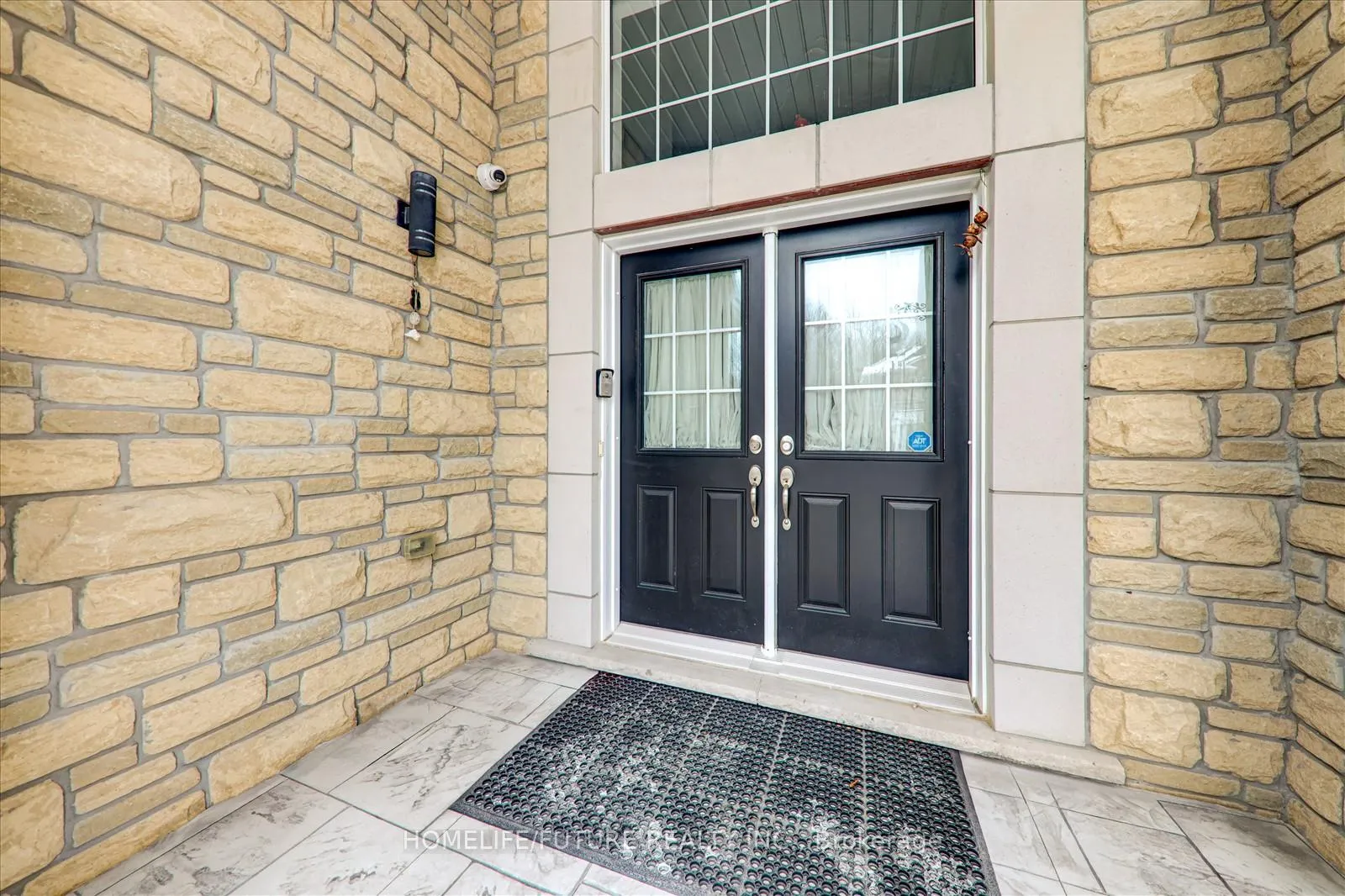 Photo 5 of 12 Castle Rock Court, Markham, Cedarwood — HOMEH