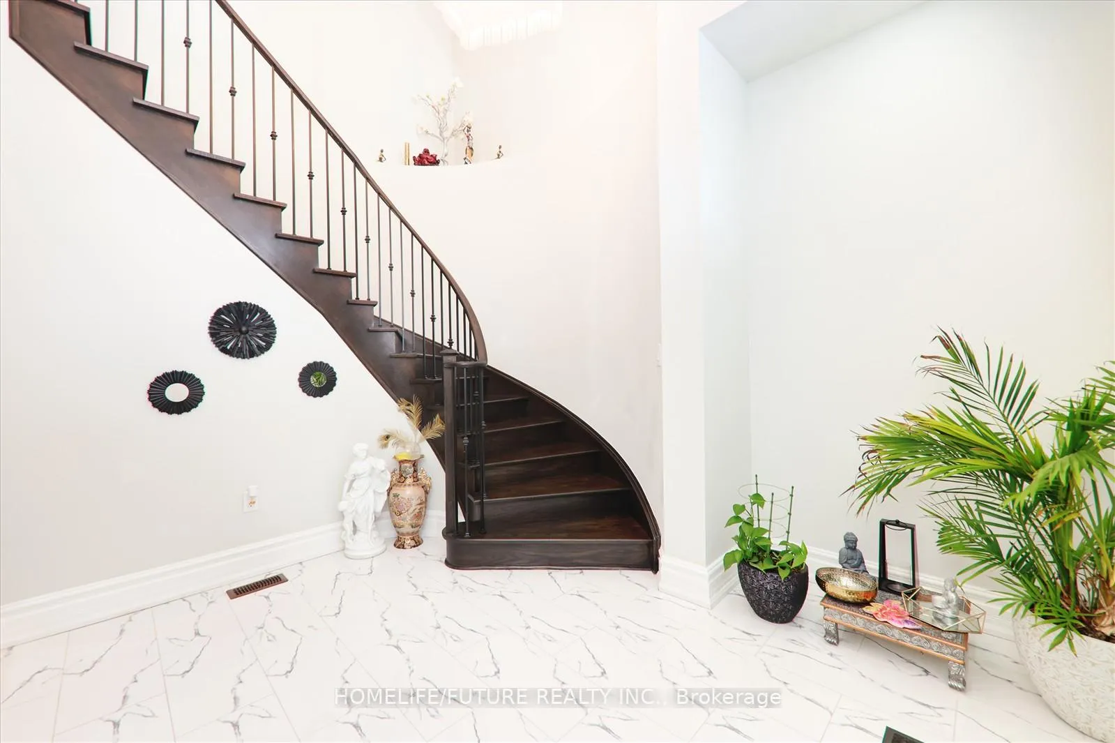 Photo 7 of 12 Castle Rock Court, Markham, Cedarwood — HOMEH