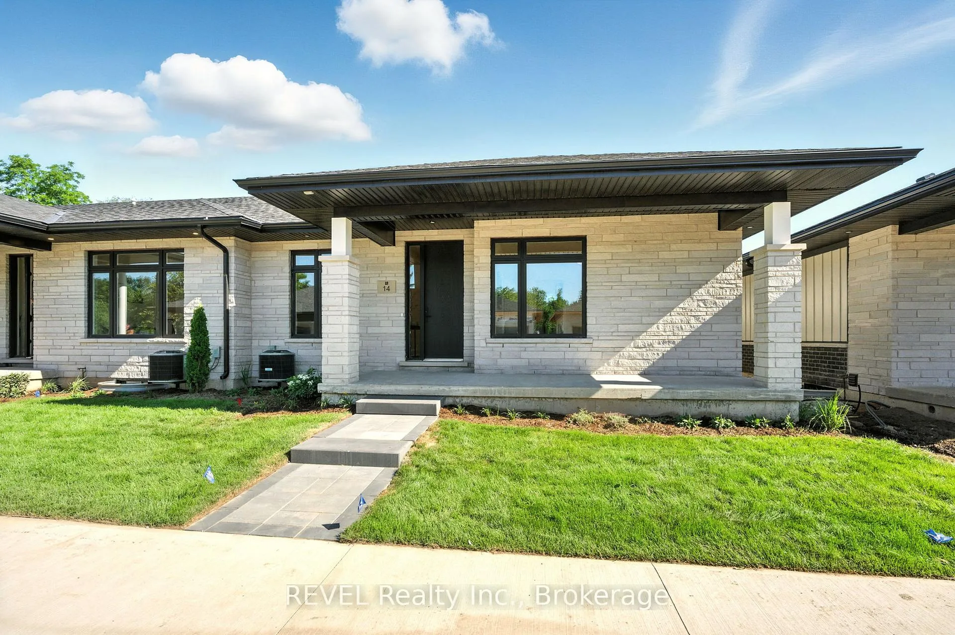 Photo 2 of 11 Accursi Crescent, Pelham, Fonthill — HOMEH