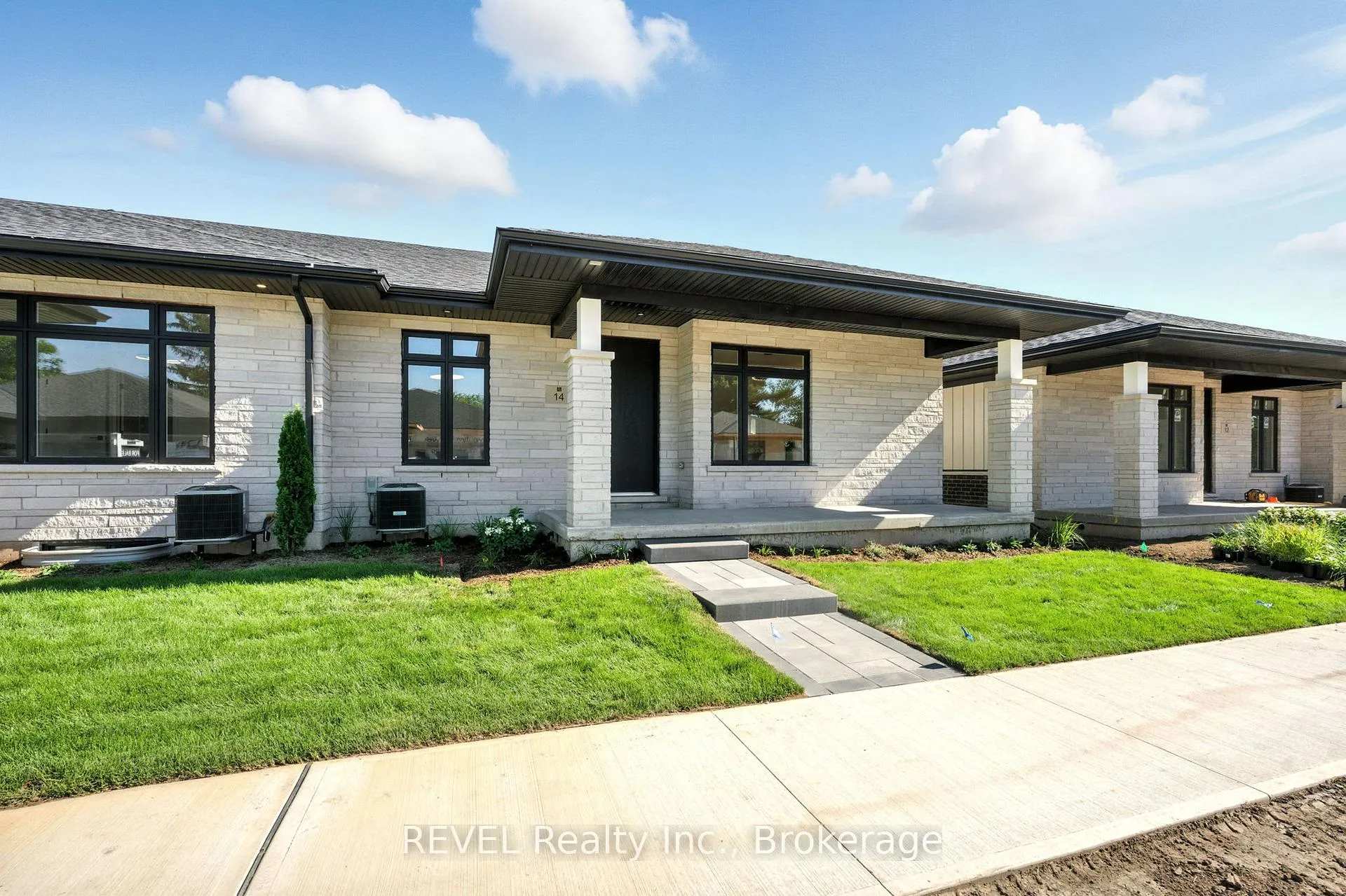 Photo 3 of 11 Accursi Crescent, Pelham, Fonthill — HOMEH