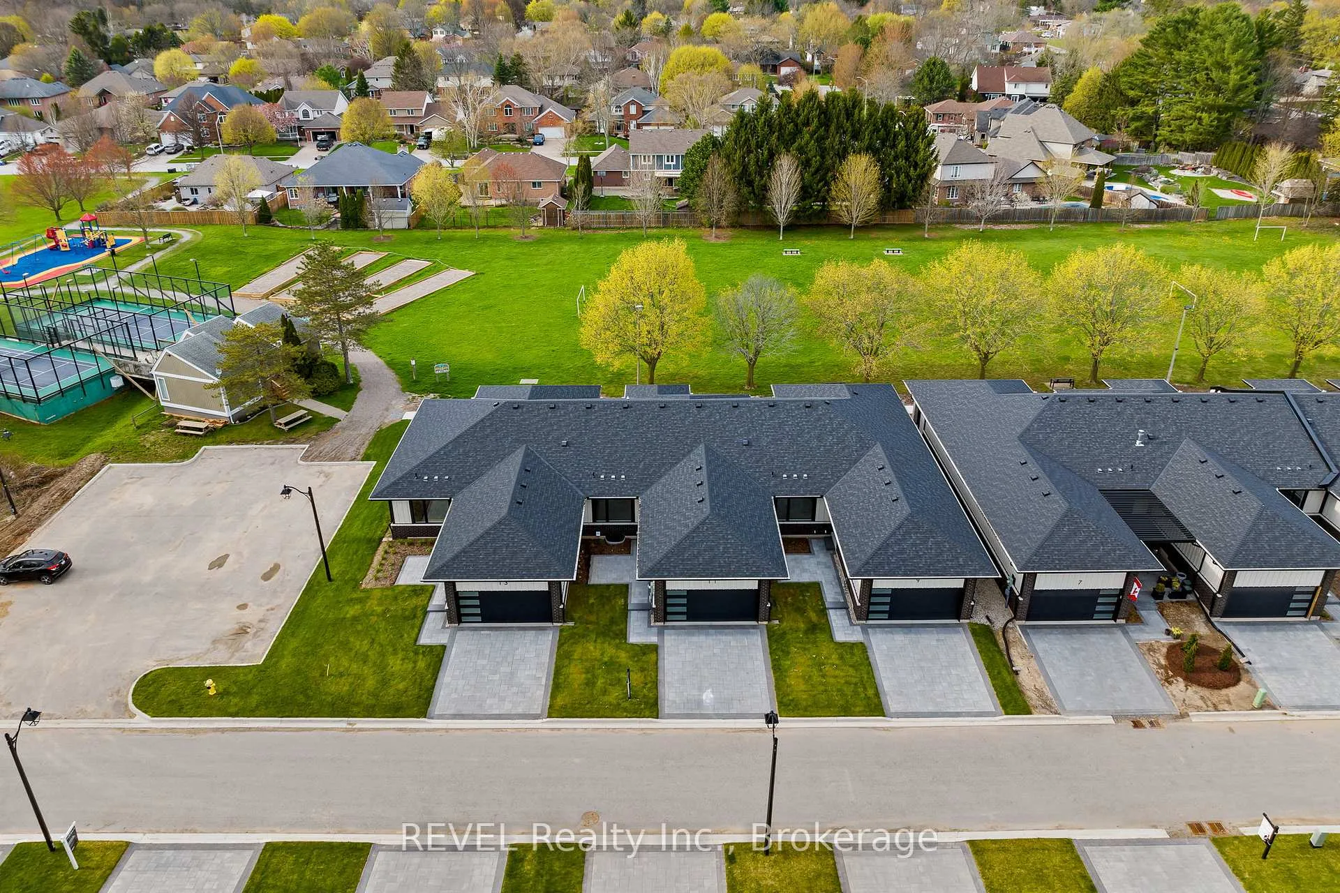 Photo 40 of 11 Accursi Crescent, Pelham, Fonthill — HOMEH