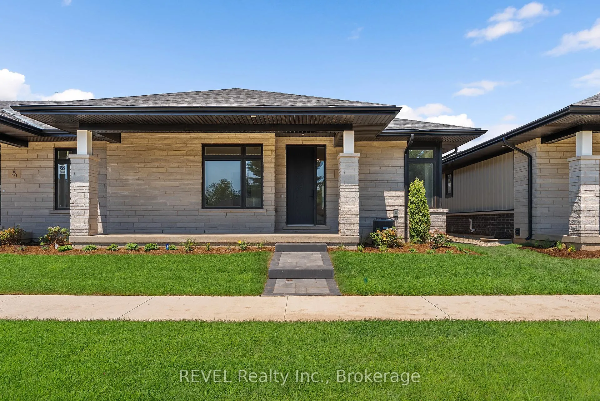 Photo 1 of 8 Accursi Crescent, Pelham, Fonthill — HOMEH
