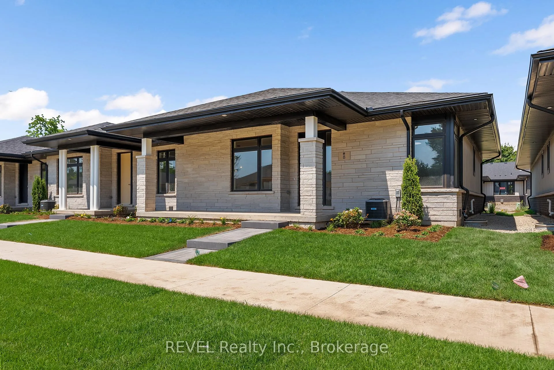 Photo 3 of 8 Accursi Crescent, Pelham, Fonthill — HOMEH