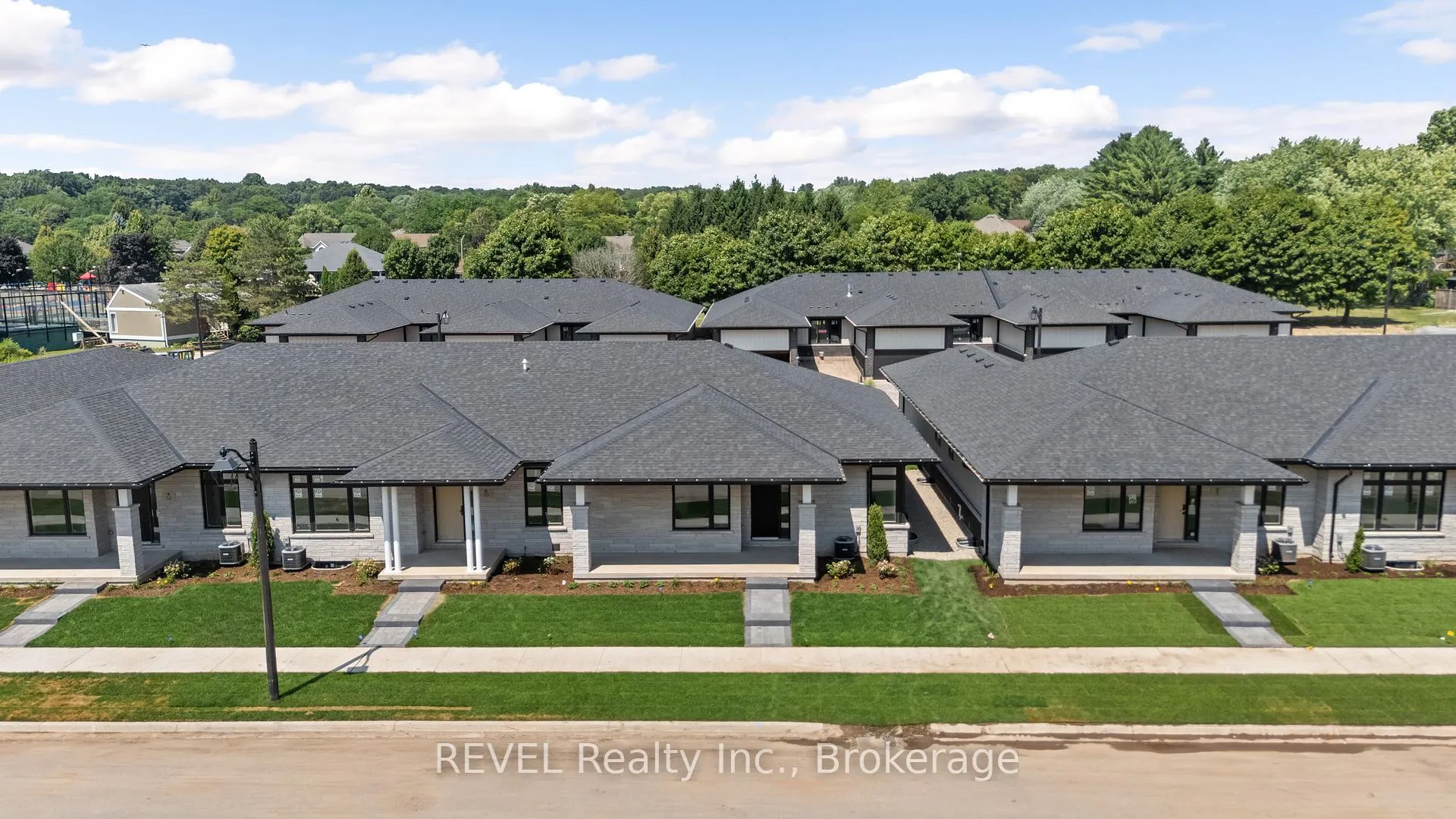 Photo 4 of 8 Accursi Crescent, Pelham, Fonthill — HOMEH