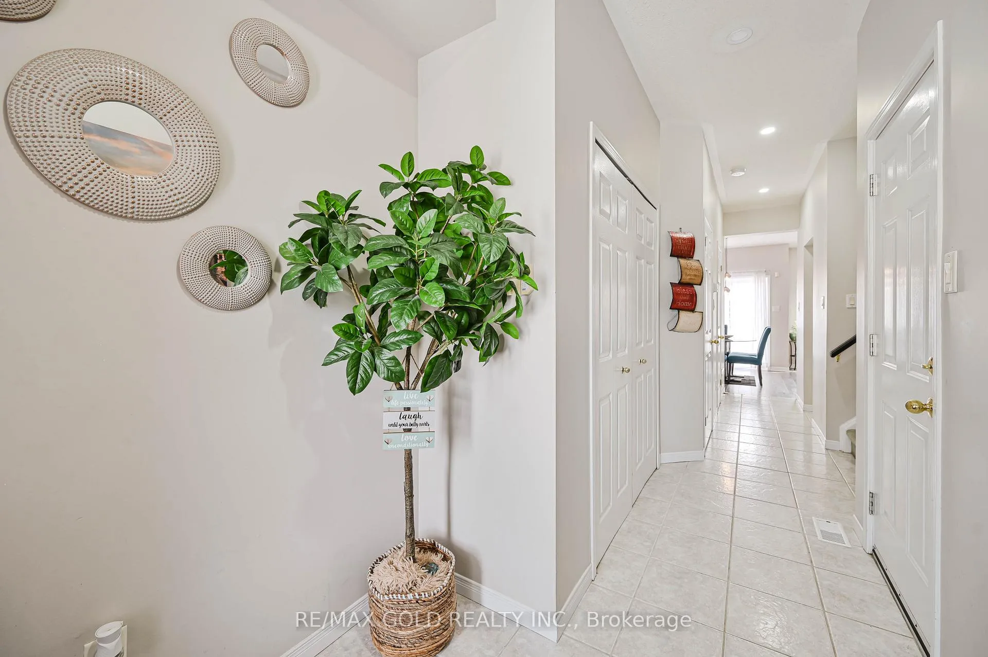 Photo 6 of Unit 9, 81 Valridge Drive, Hamilton, Ancaster — HOMEH