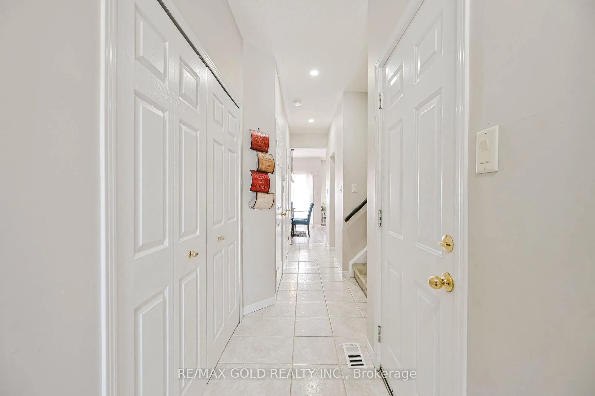 Photo 7 of Unit 9, 81 Valridge Drive, Hamilton, Ancaster — HOMEH