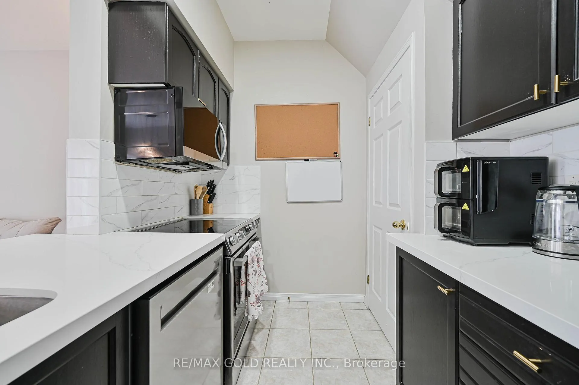 Photo 14 of Unit 9, 81 Valridge Drive, Hamilton, Ancaster — HOMEH