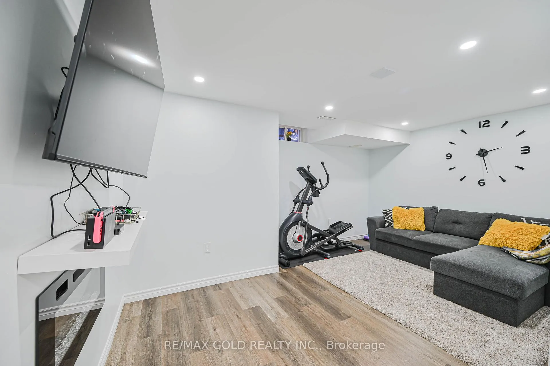 Photo 33 of Unit 9, 81 Valridge Drive, Hamilton, Ancaster — HOMEH
