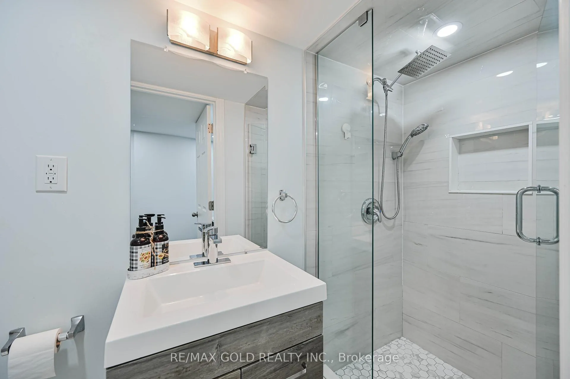 Photo 35 of Unit 9, 81 Valridge Drive, Hamilton, Ancaster — HOMEH