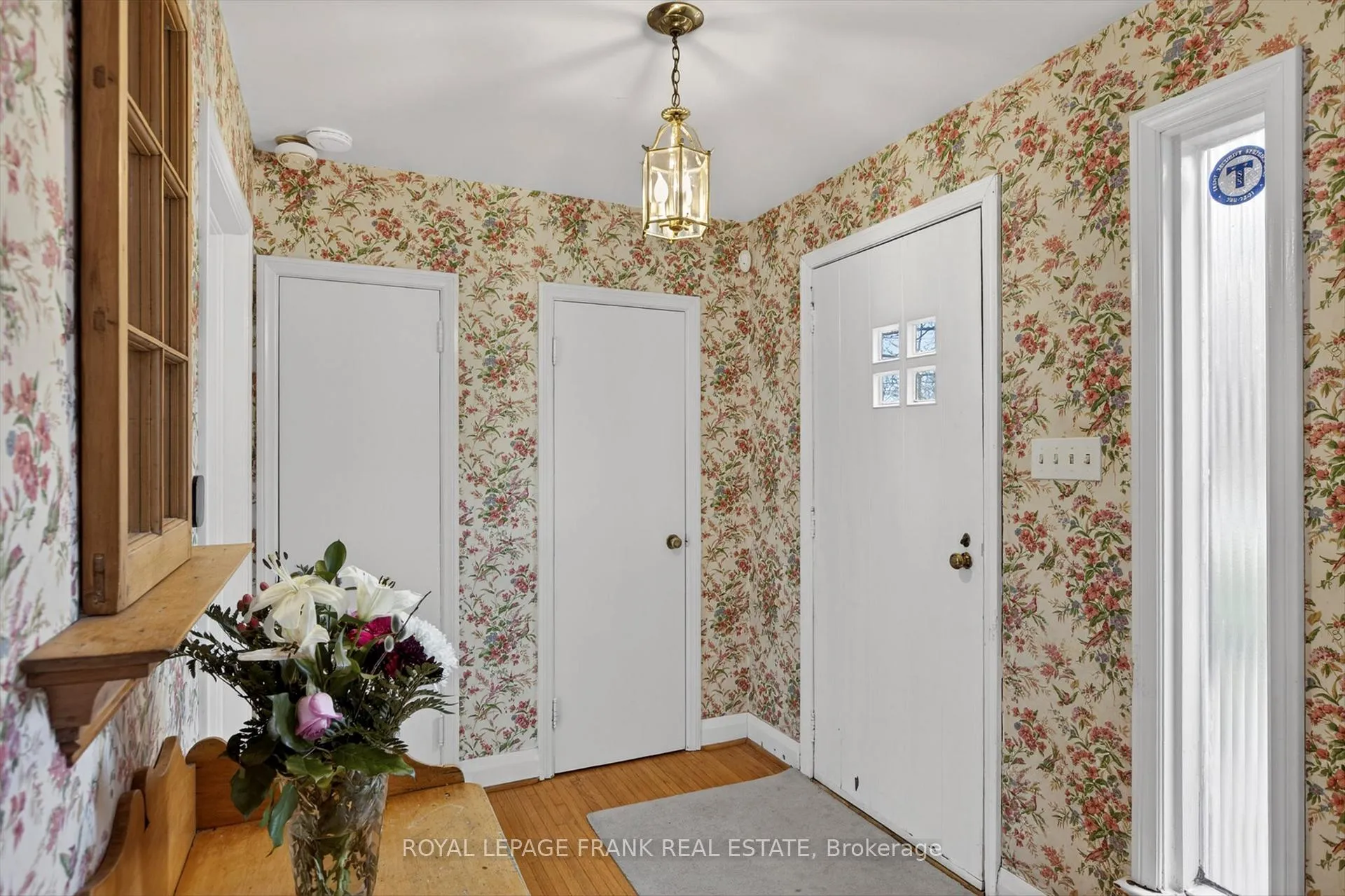 Photo 3 of 221 Geraldine Avenue, Peterborough, Northcrest Ward 5 — HOMEH