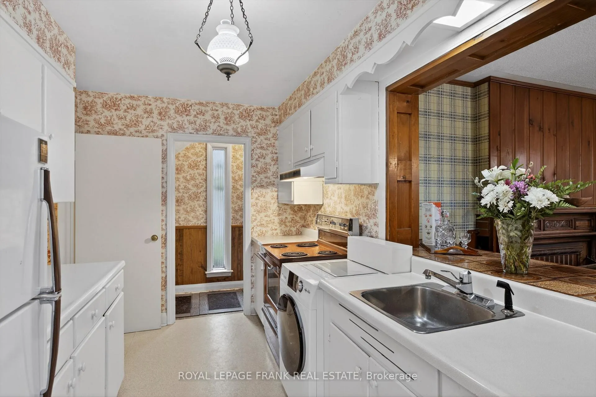 Photo 13 of 221 Geraldine Avenue, Peterborough, Northcrest Ward 5 — HOMEH