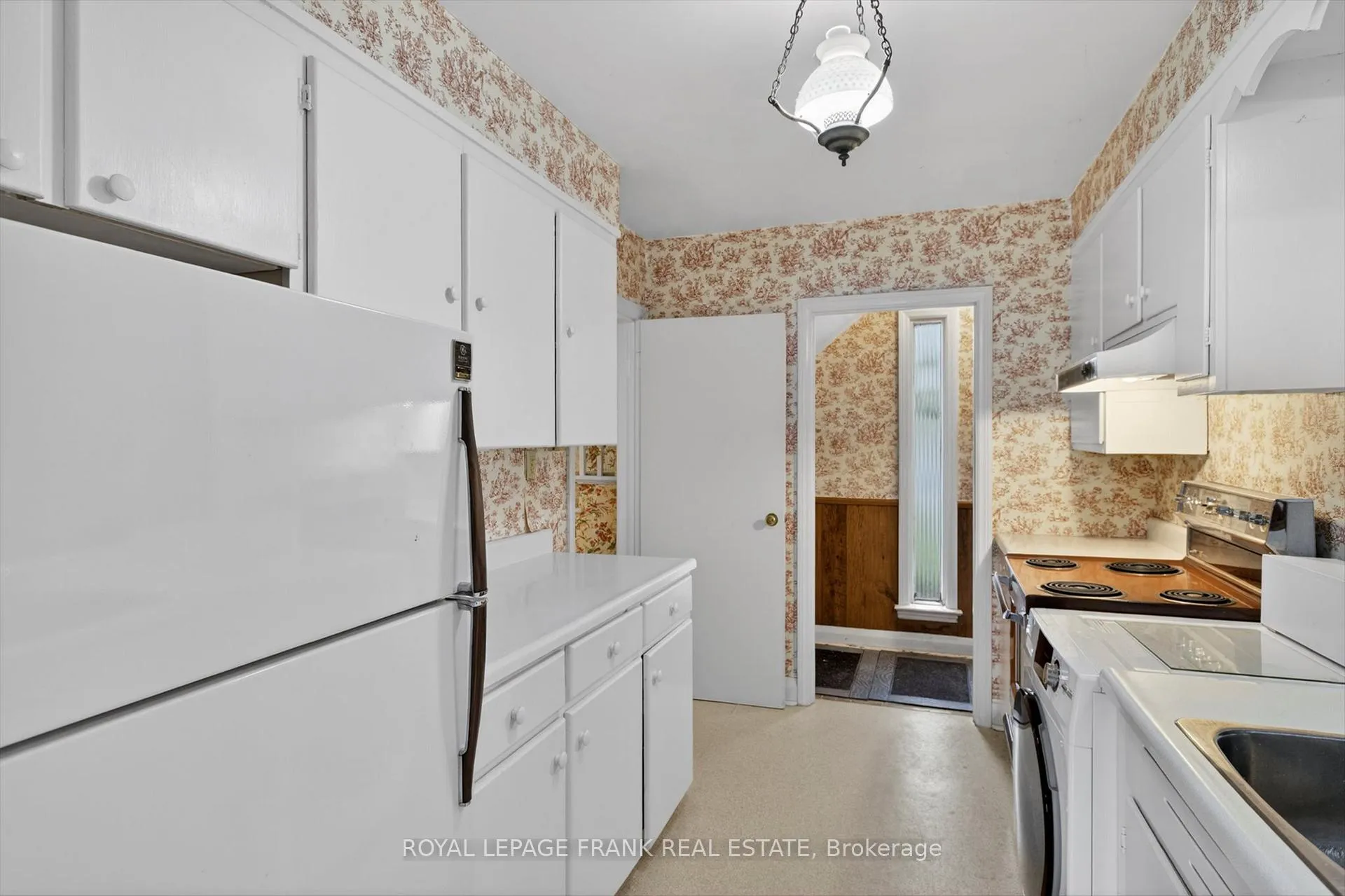 Photo 14 of 221 Geraldine Avenue, Peterborough, Northcrest Ward 5 — HOMEH