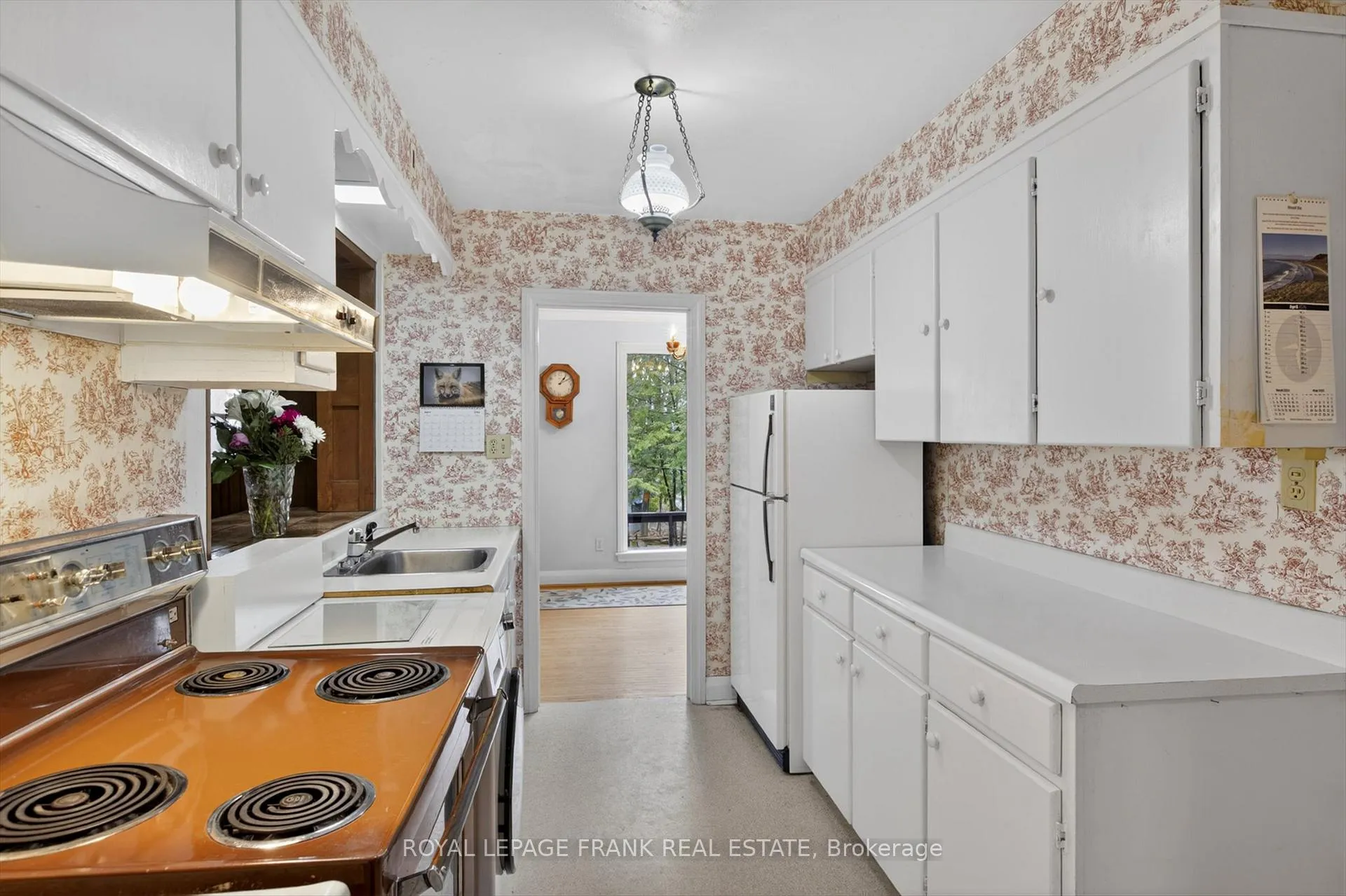 Photo 15 of 221 Geraldine Avenue, Peterborough, Northcrest Ward 5 — HOMEH