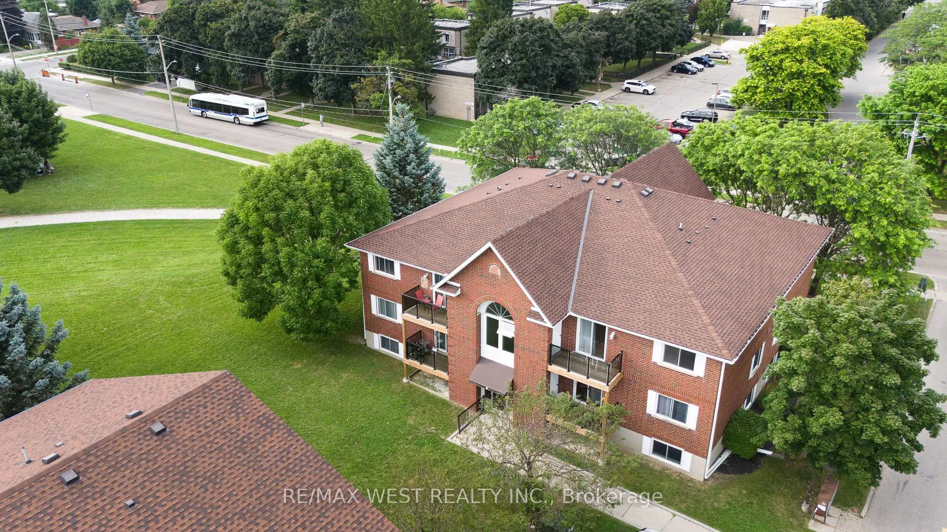 Photo 3 of Unit 911, 565 Greenfield Avenue, Kitchener, Vanier - Kitchener — HOMEH