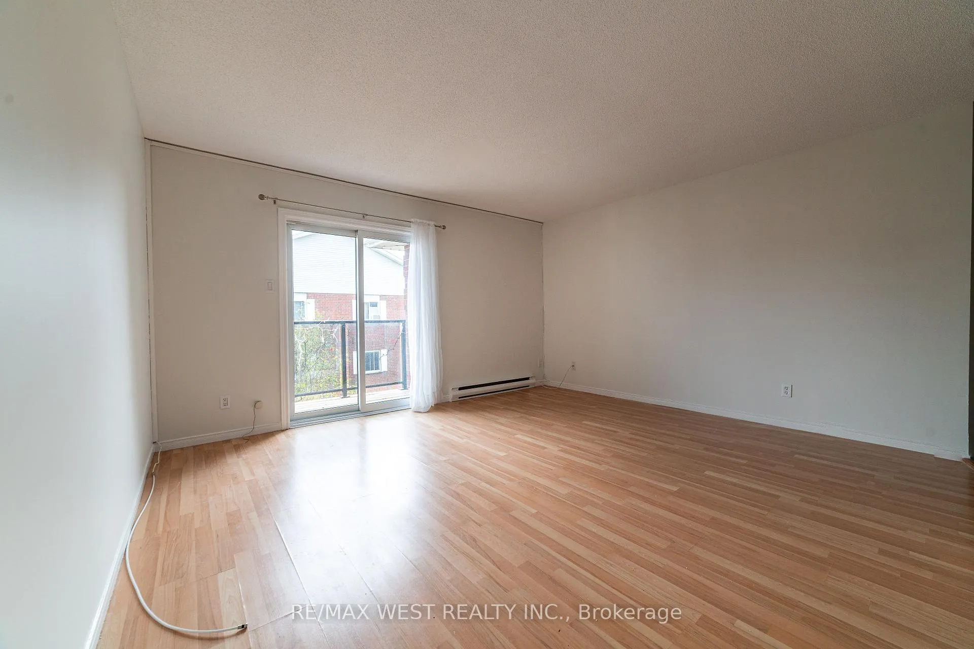 Photo 5 of Unit 911, 565 Greenfield Avenue, Kitchener, Vanier - Kitchener — HOMEH