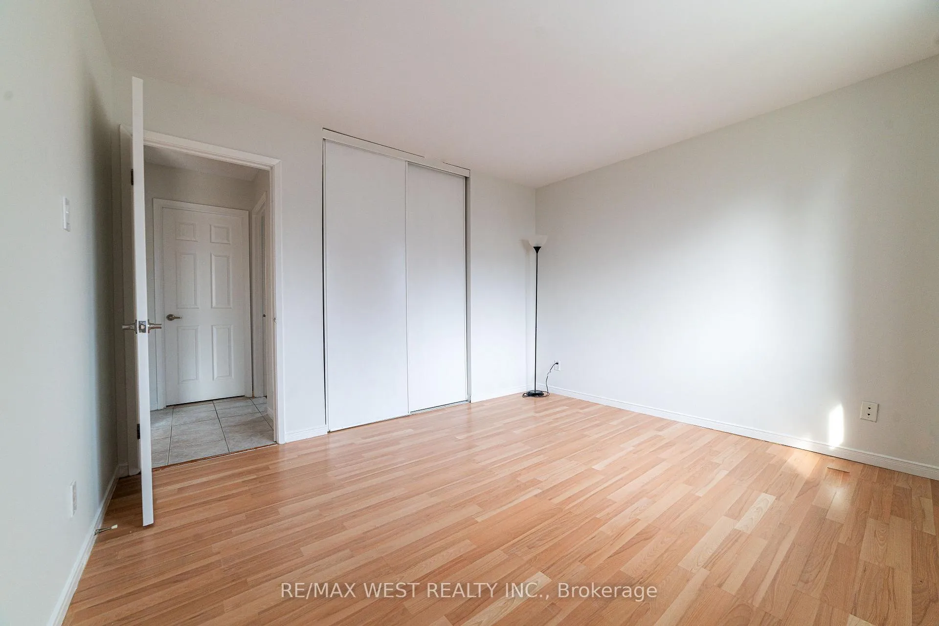 Photo 7 of Unit 911, 565 Greenfield Avenue, Kitchener, Vanier - Kitchener — HOMEH