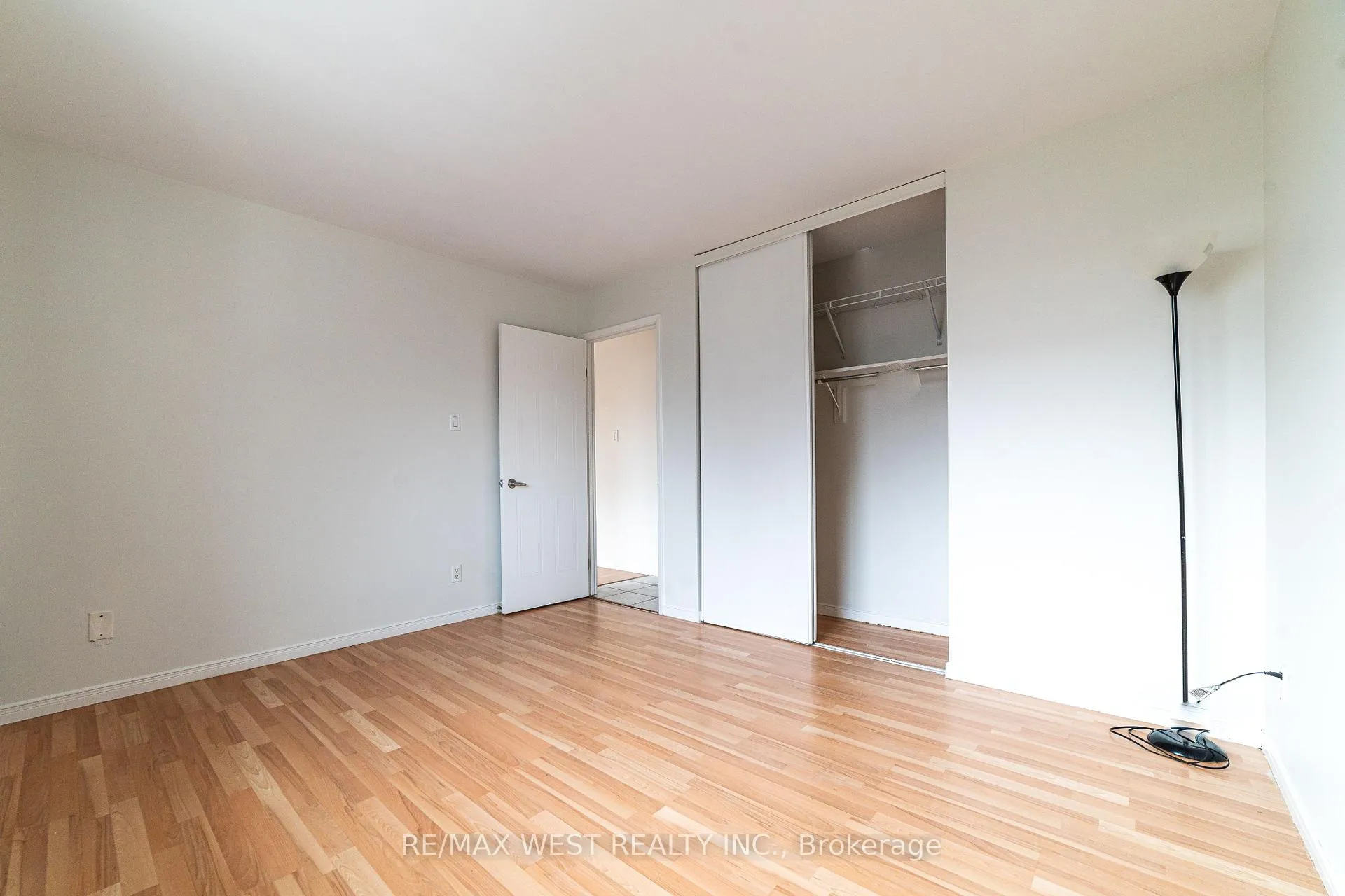 Photo 8 of Unit 911, 565 Greenfield Avenue, Kitchener, Vanier - Kitchener — HOMEH