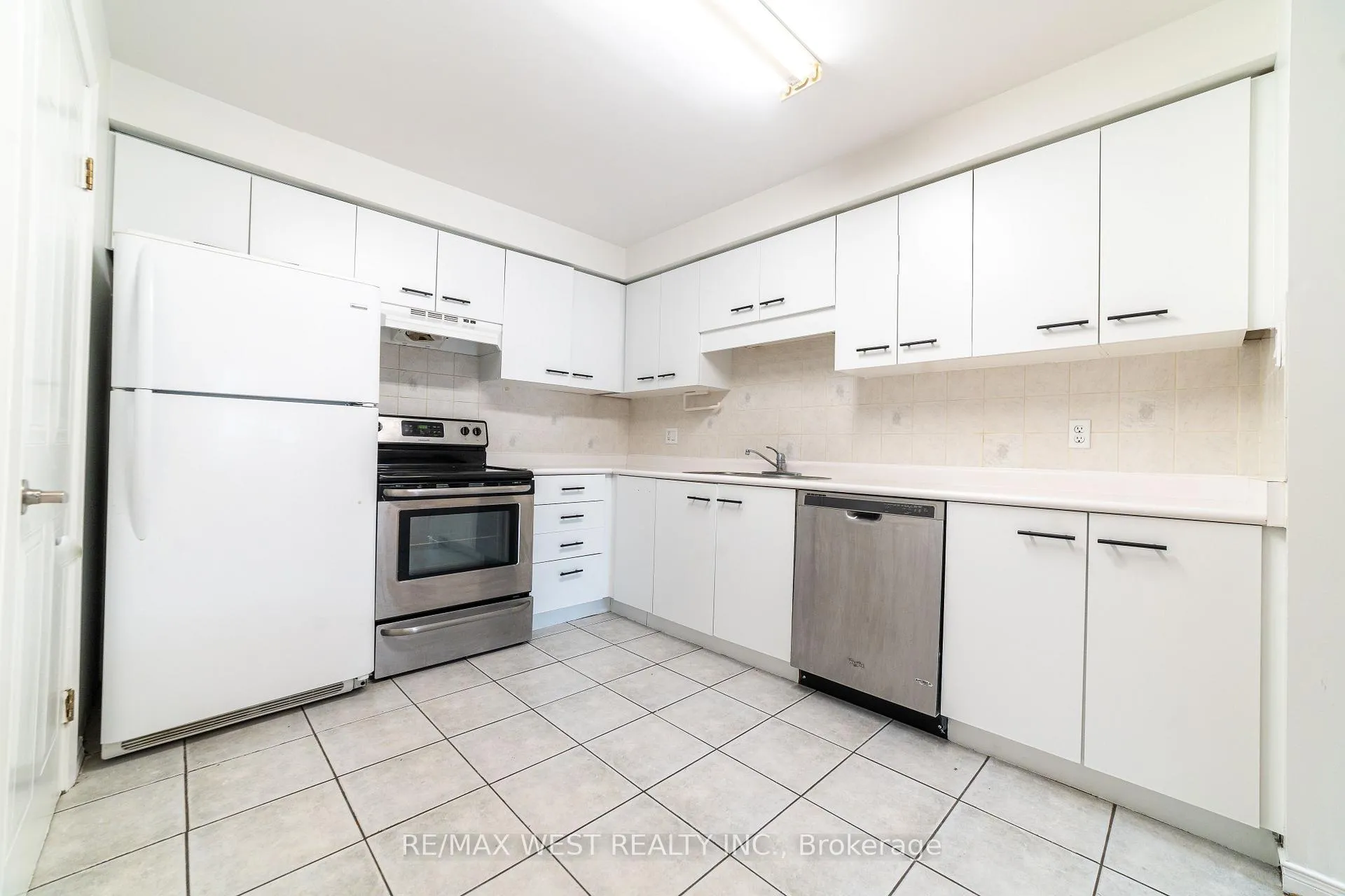 Photo 9 of Unit 911, 565 Greenfield Avenue, Kitchener, Vanier - Kitchener — HOMEH