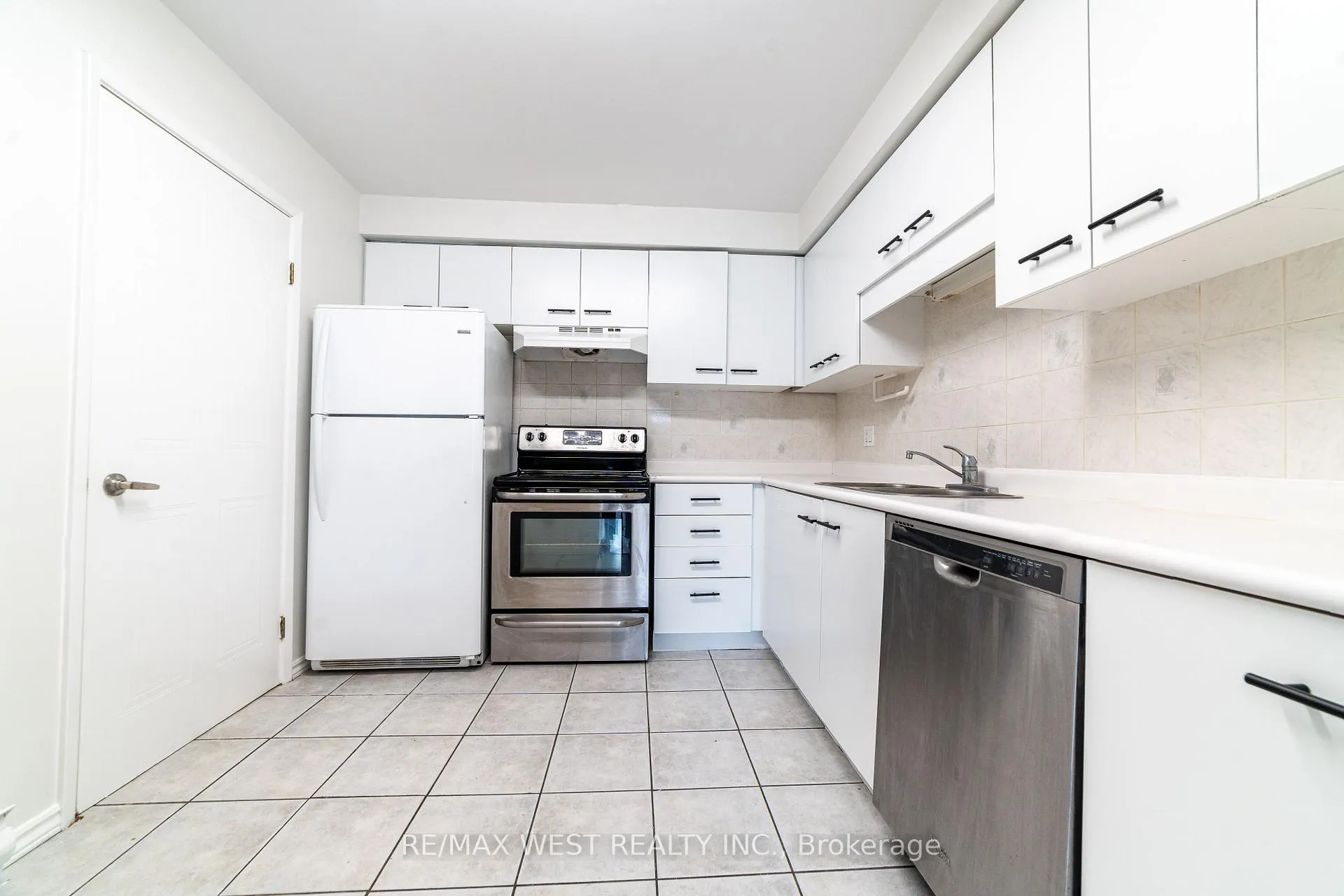 Photo 10 of Unit 911, 565 Greenfield Avenue, Kitchener, Vanier - Kitchener — HOMEH