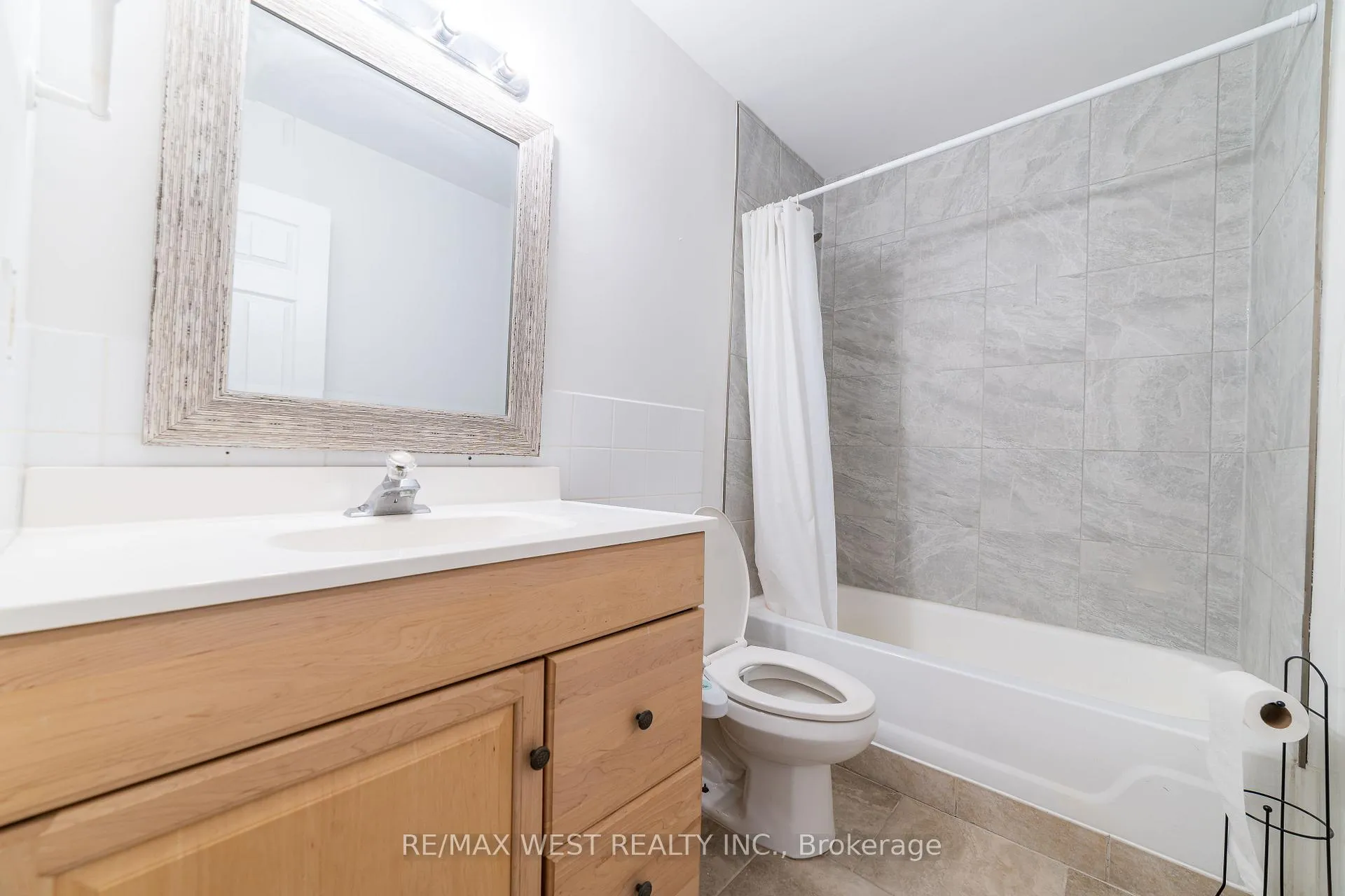 Photo 15 of Unit 911, 565 Greenfield Avenue, Kitchener, Vanier - Kitchener — HOMEH