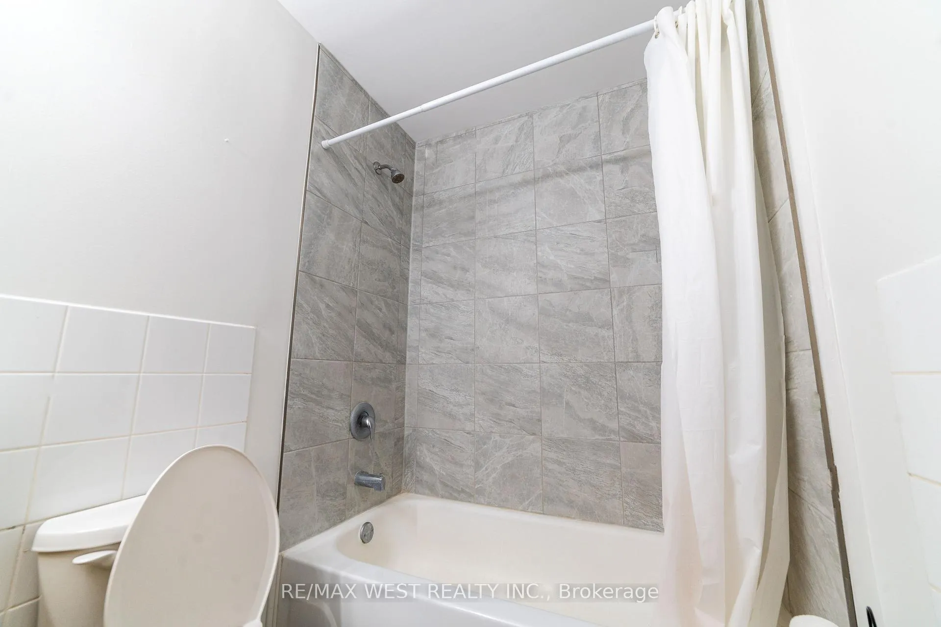 Photo 16 of Unit 911, 565 Greenfield Avenue, Kitchener, Vanier - Kitchener — HOMEH