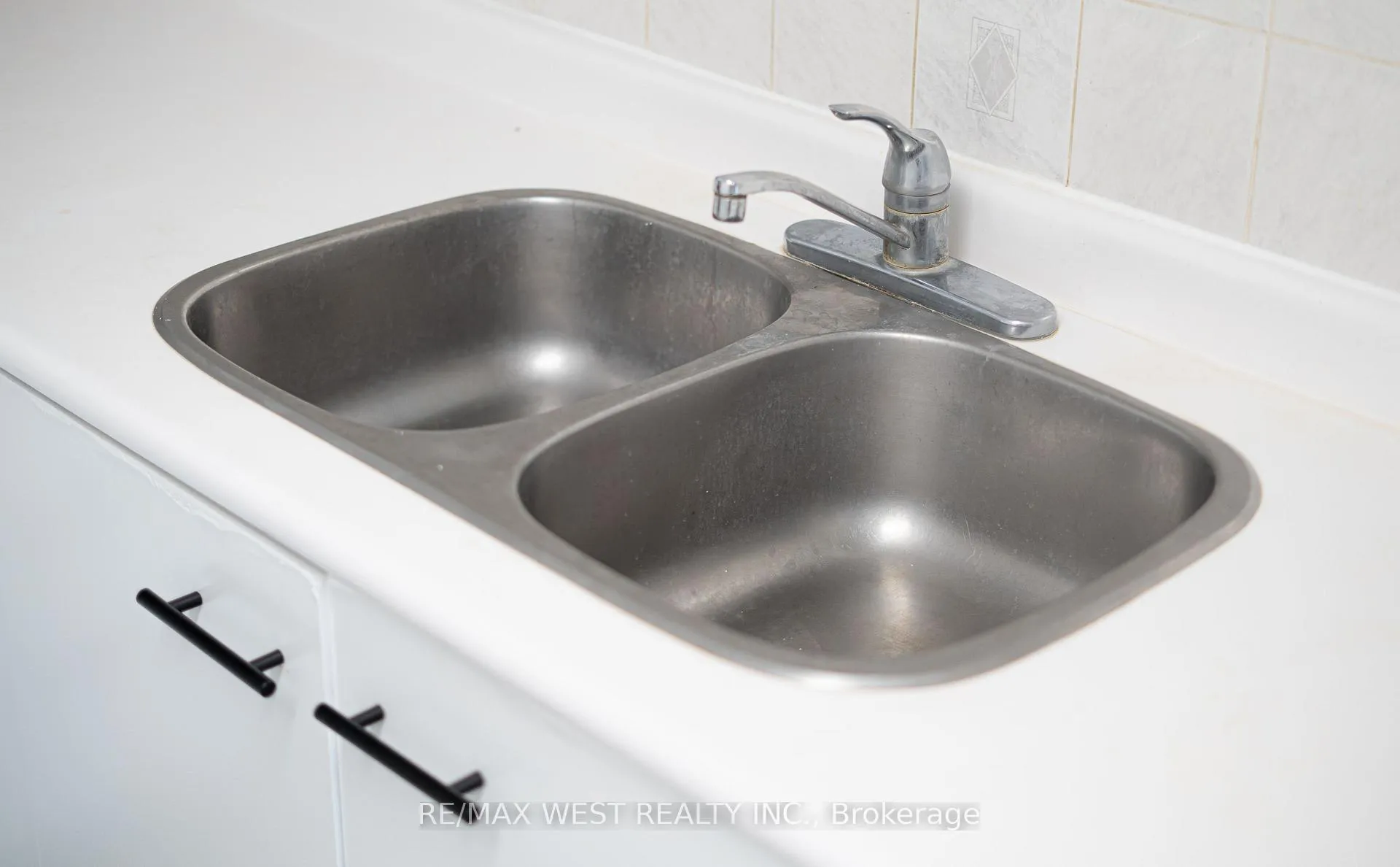 Photo 24 of Unit 911, 565 Greenfield Avenue, Kitchener, Vanier - Kitchener — HOMEH