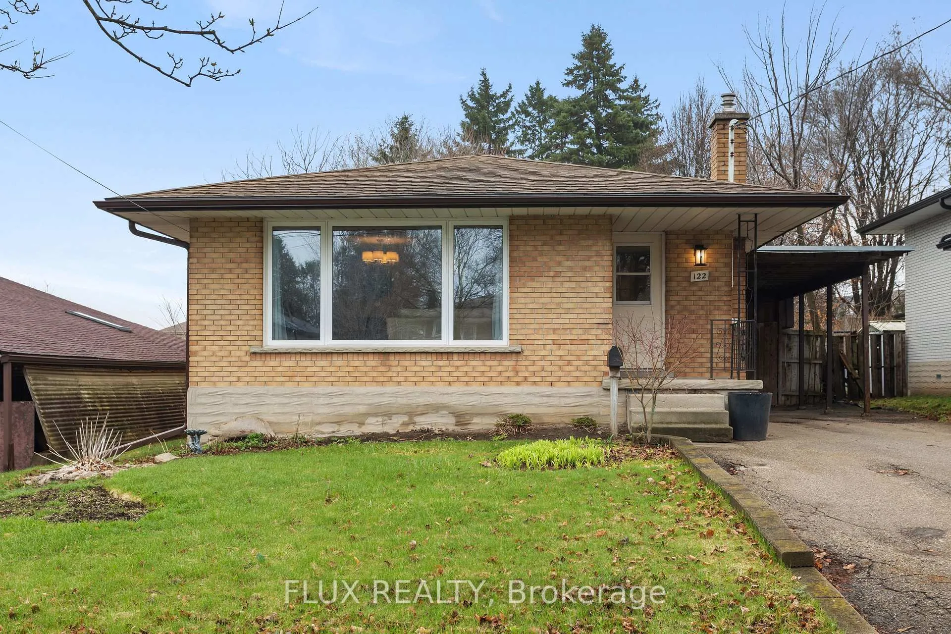 Photo 2 of 122 Sweetbriar Drive, Kitchener — HOMEH