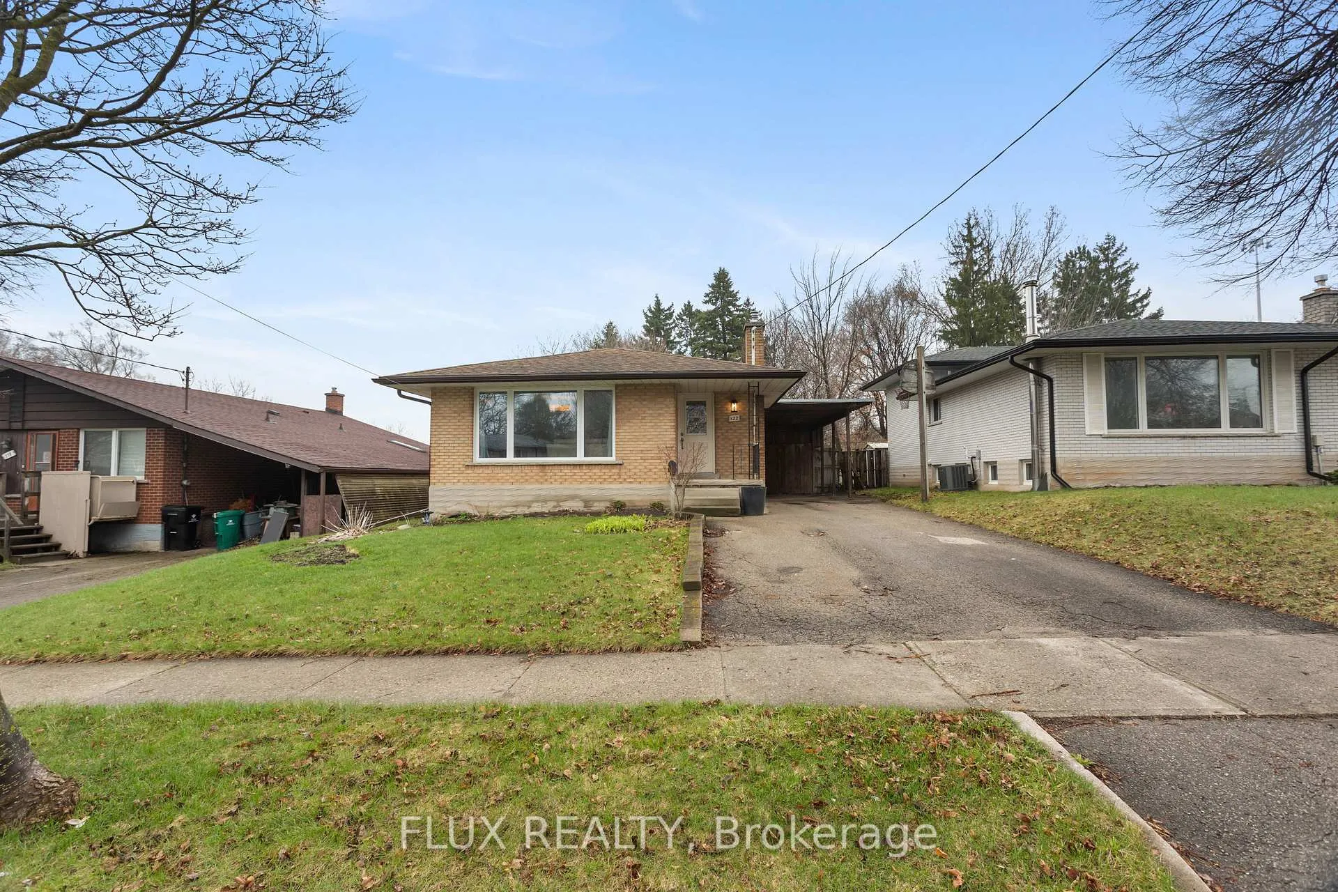 Photo 3 of 122 Sweetbriar Drive, Kitchener — HOMEH