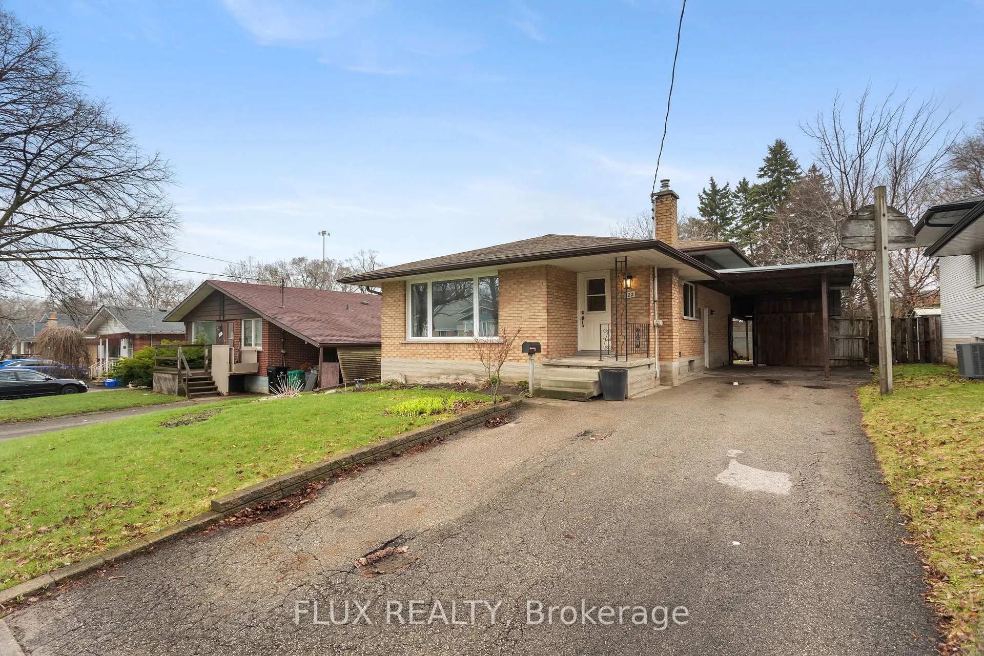 Photo 5 of 122 Sweetbriar Drive, Kitchener — HOMEH