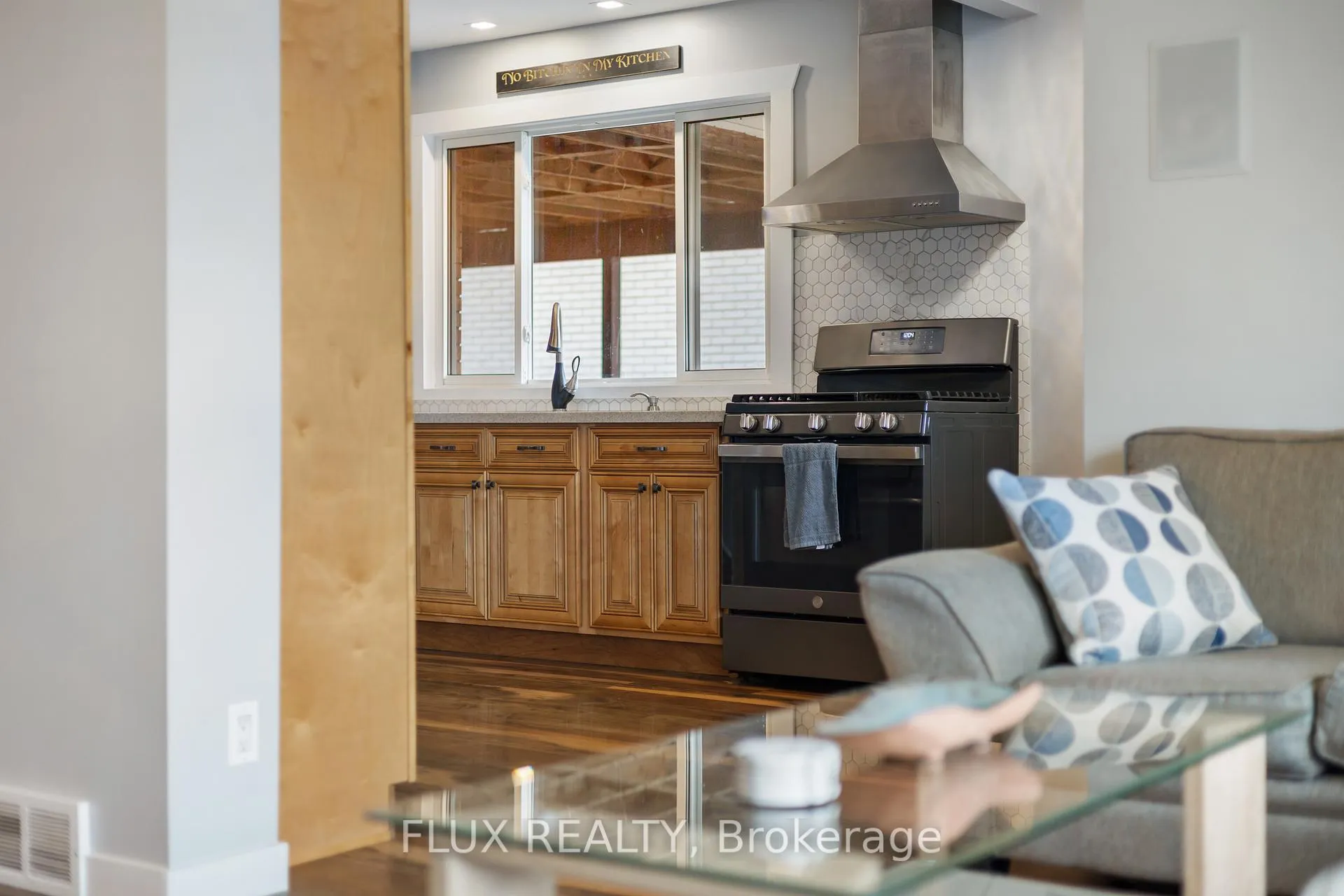 Photo 14 of 122 Sweetbriar Drive, Kitchener — HOMEH
