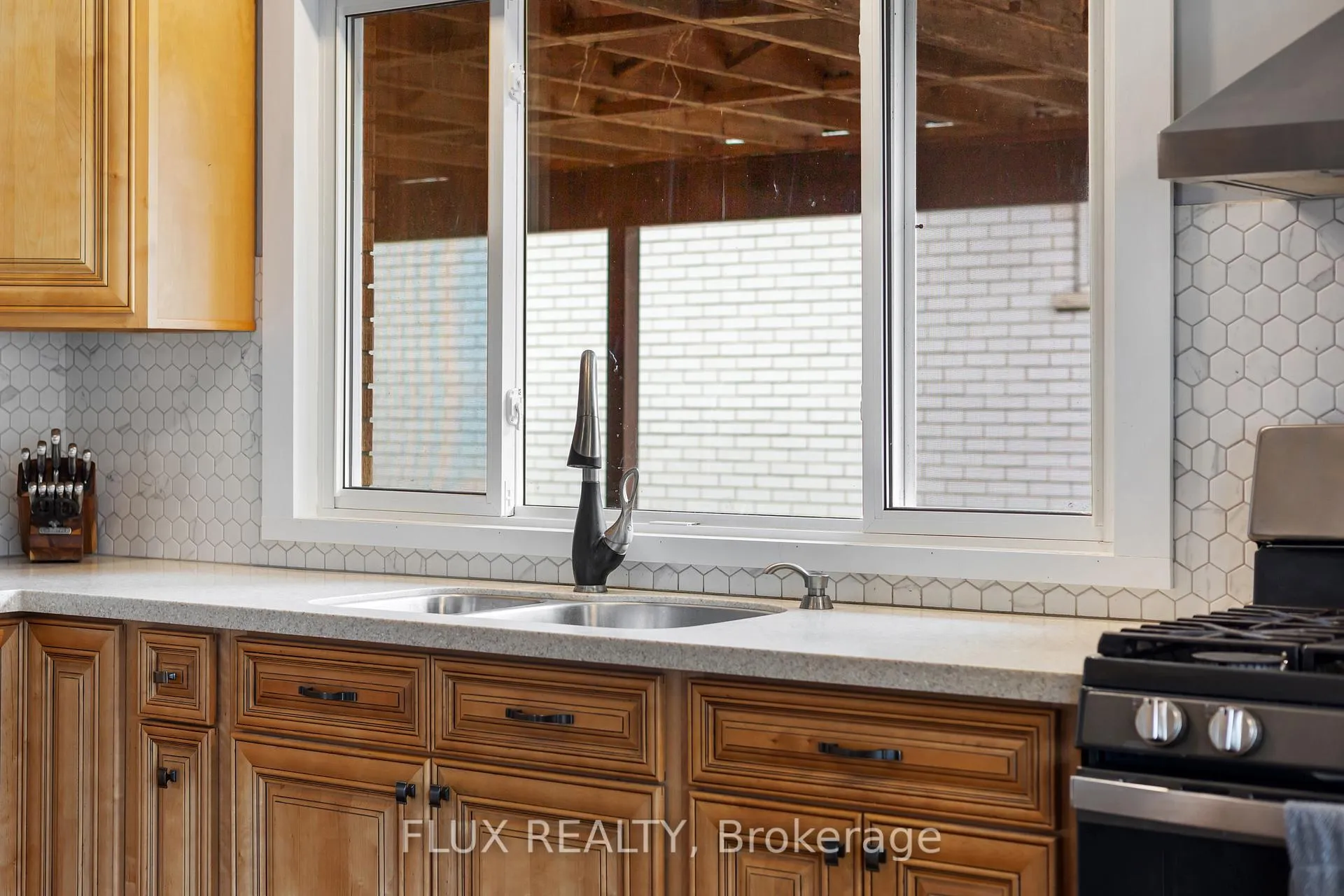 Photo 15 of 122 Sweetbriar Drive, Kitchener — HOMEH